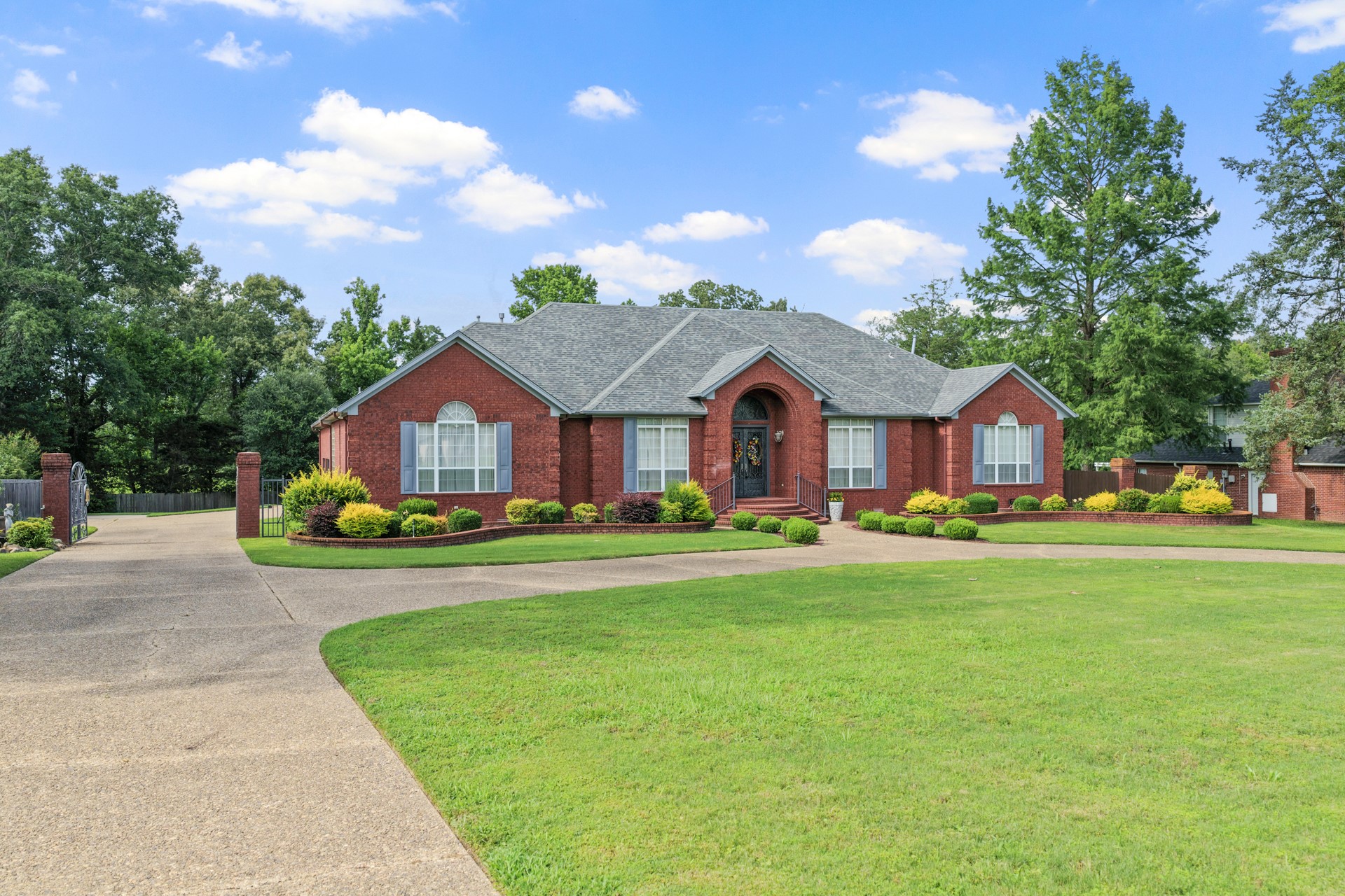 903 Deer Trail Ln
