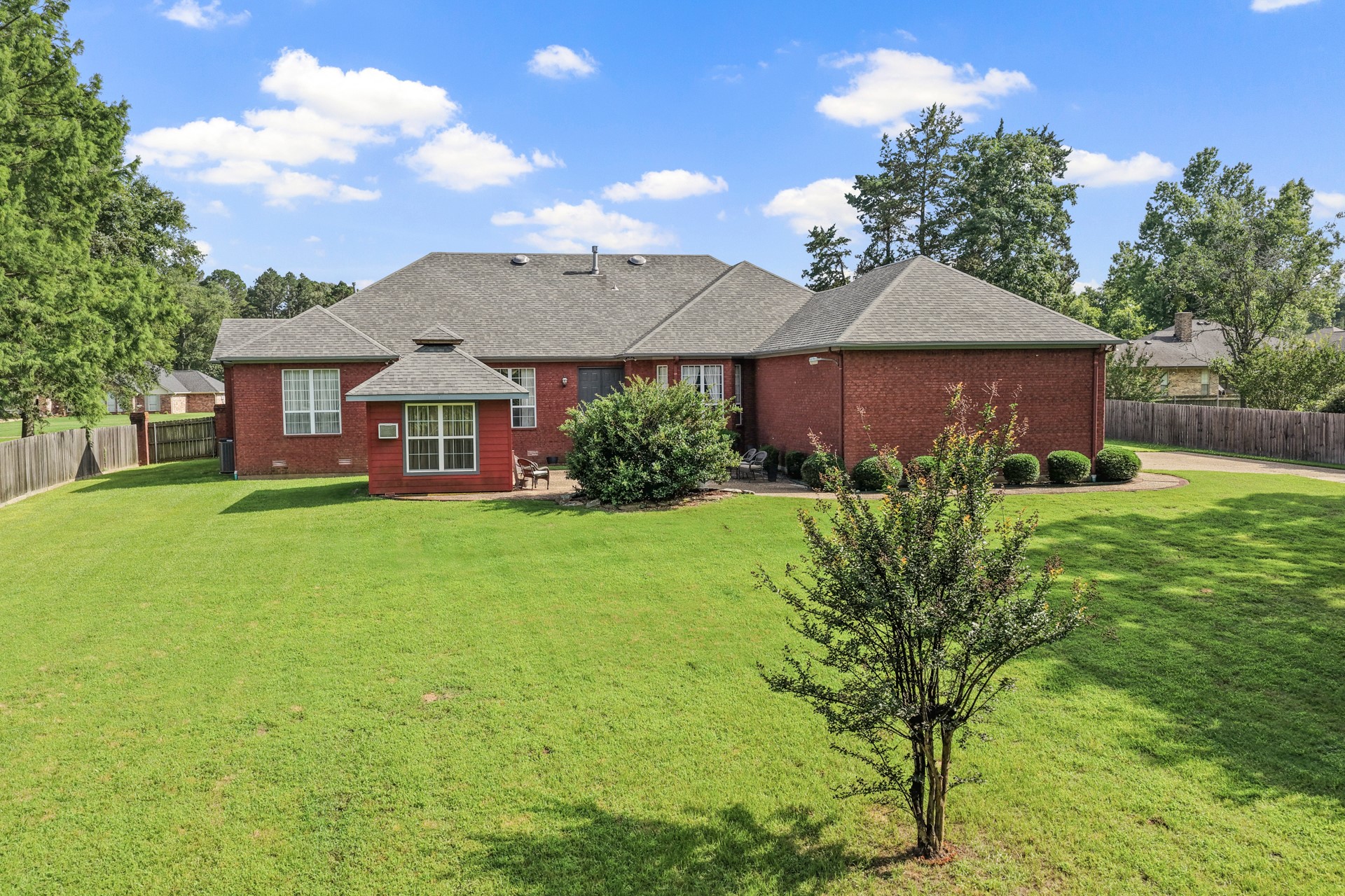 903 Deer Trail Ln