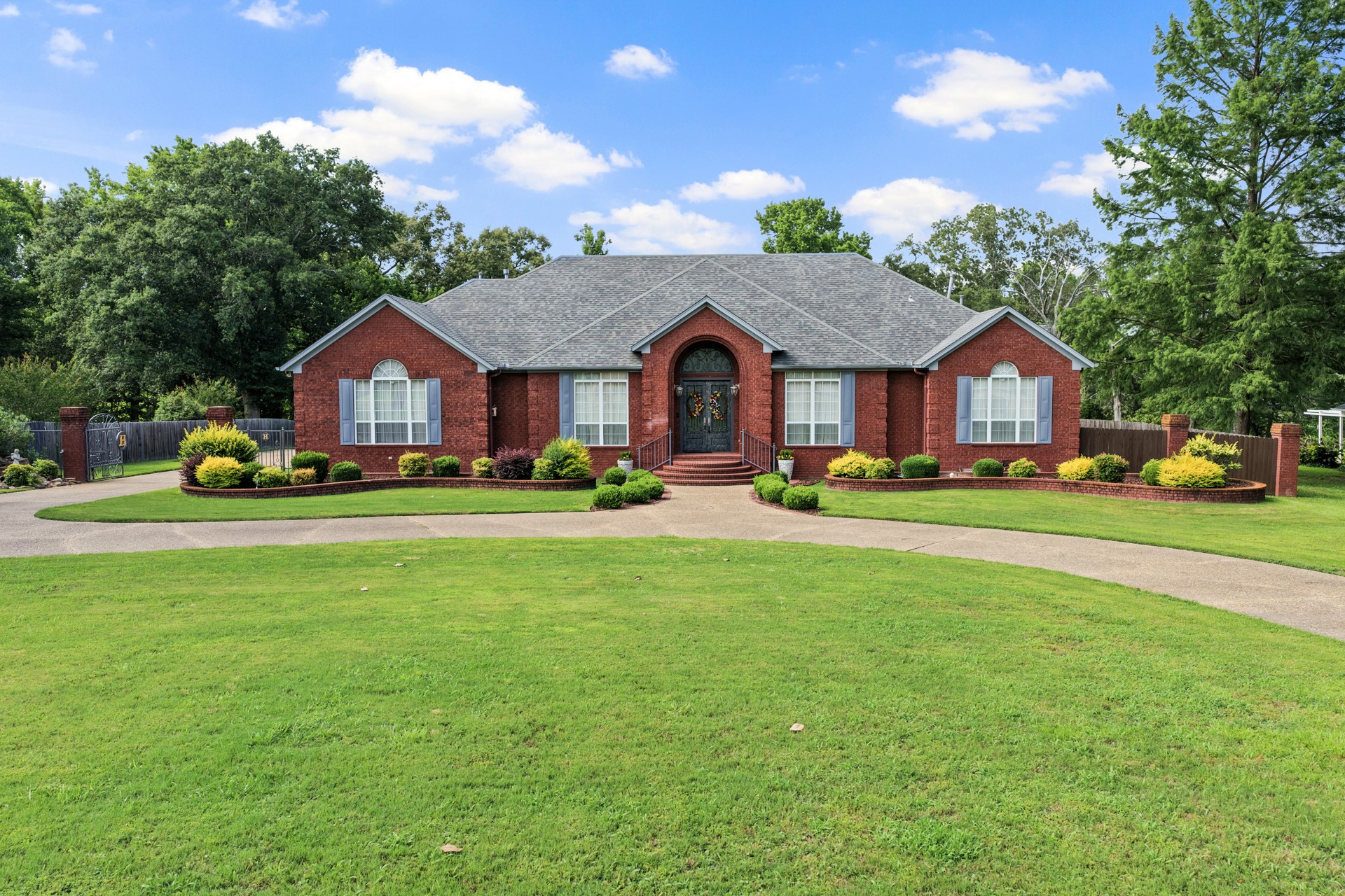 903 Deer Trail Ln