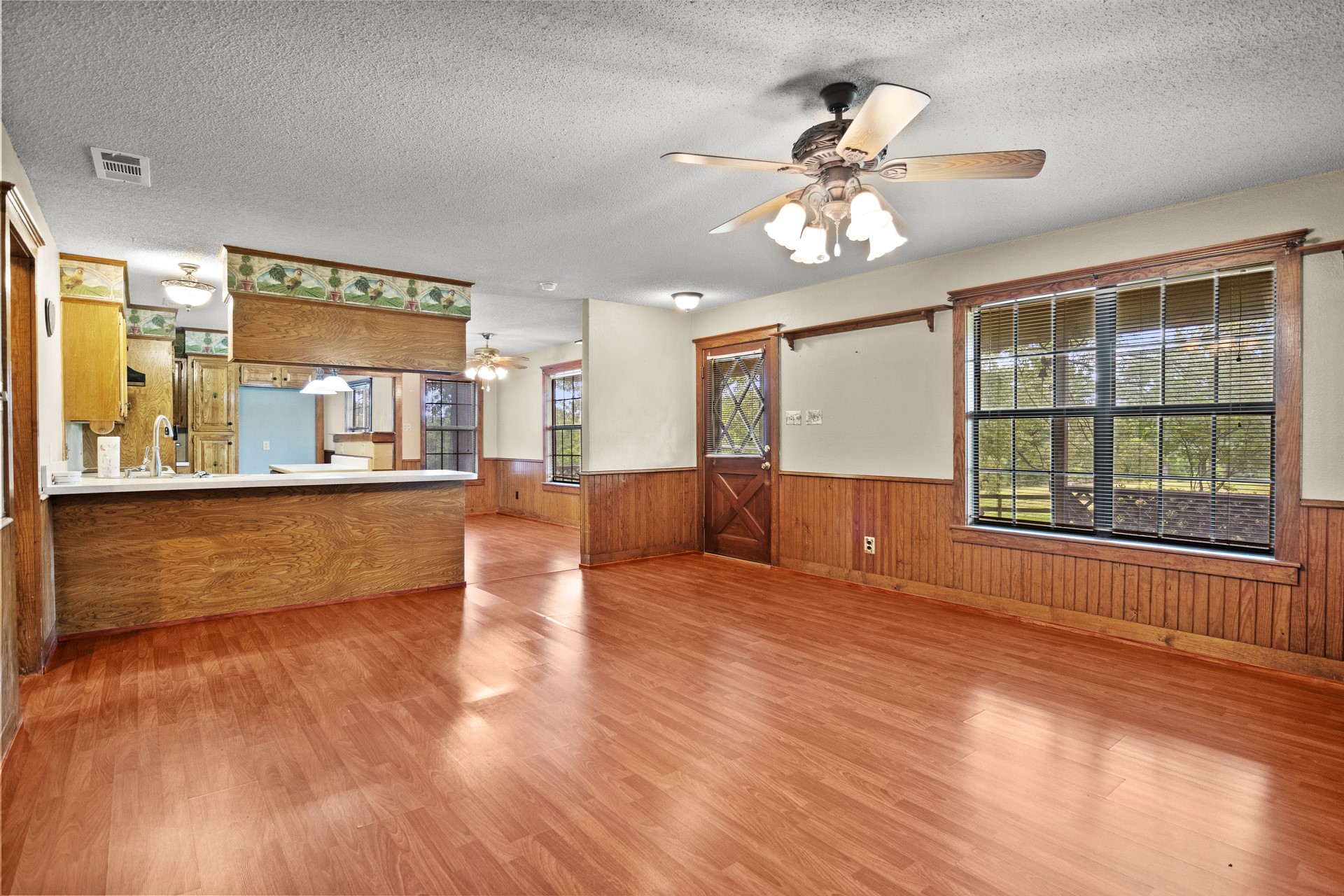 8659 Farm Road 115