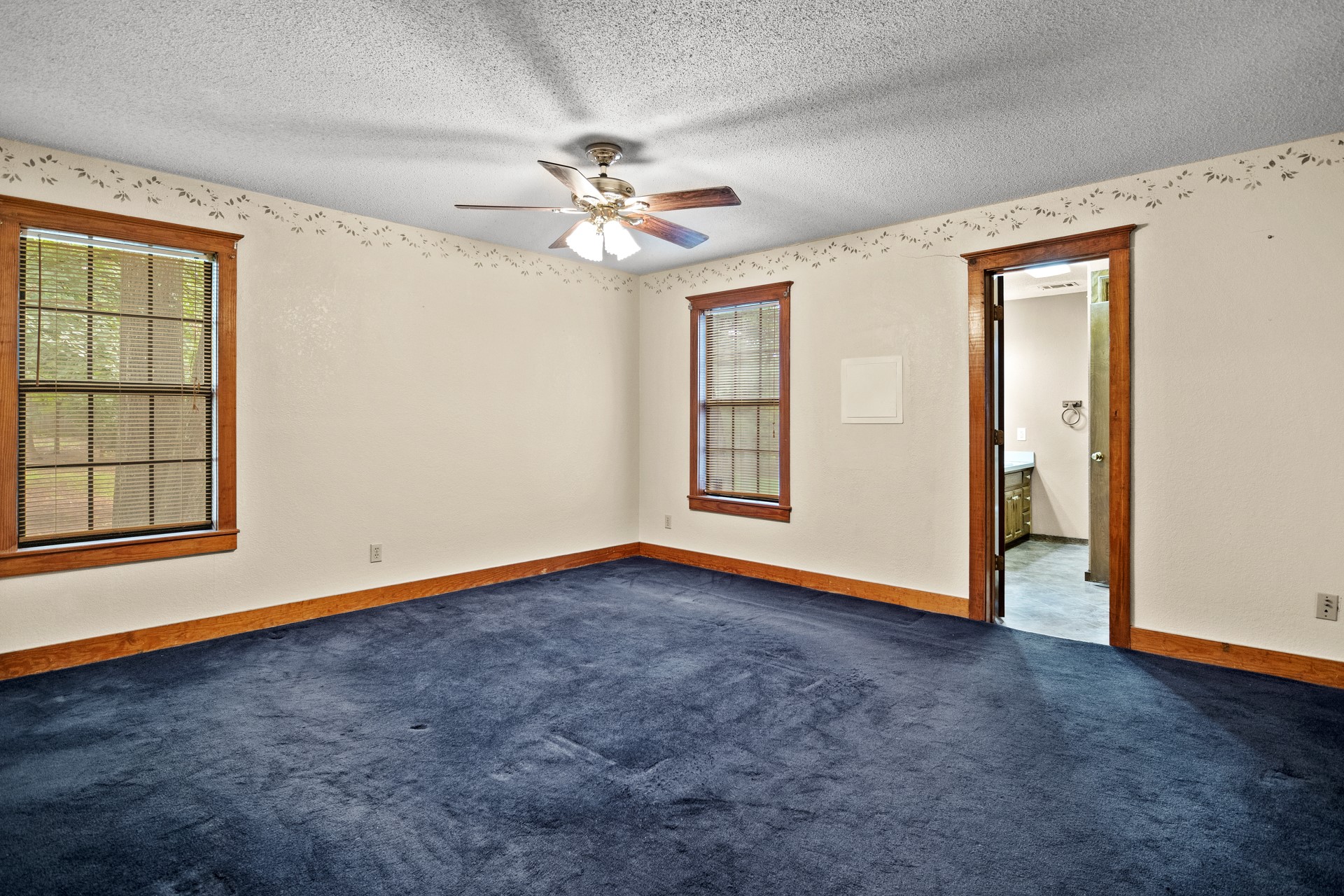 8659 Farm Road 115