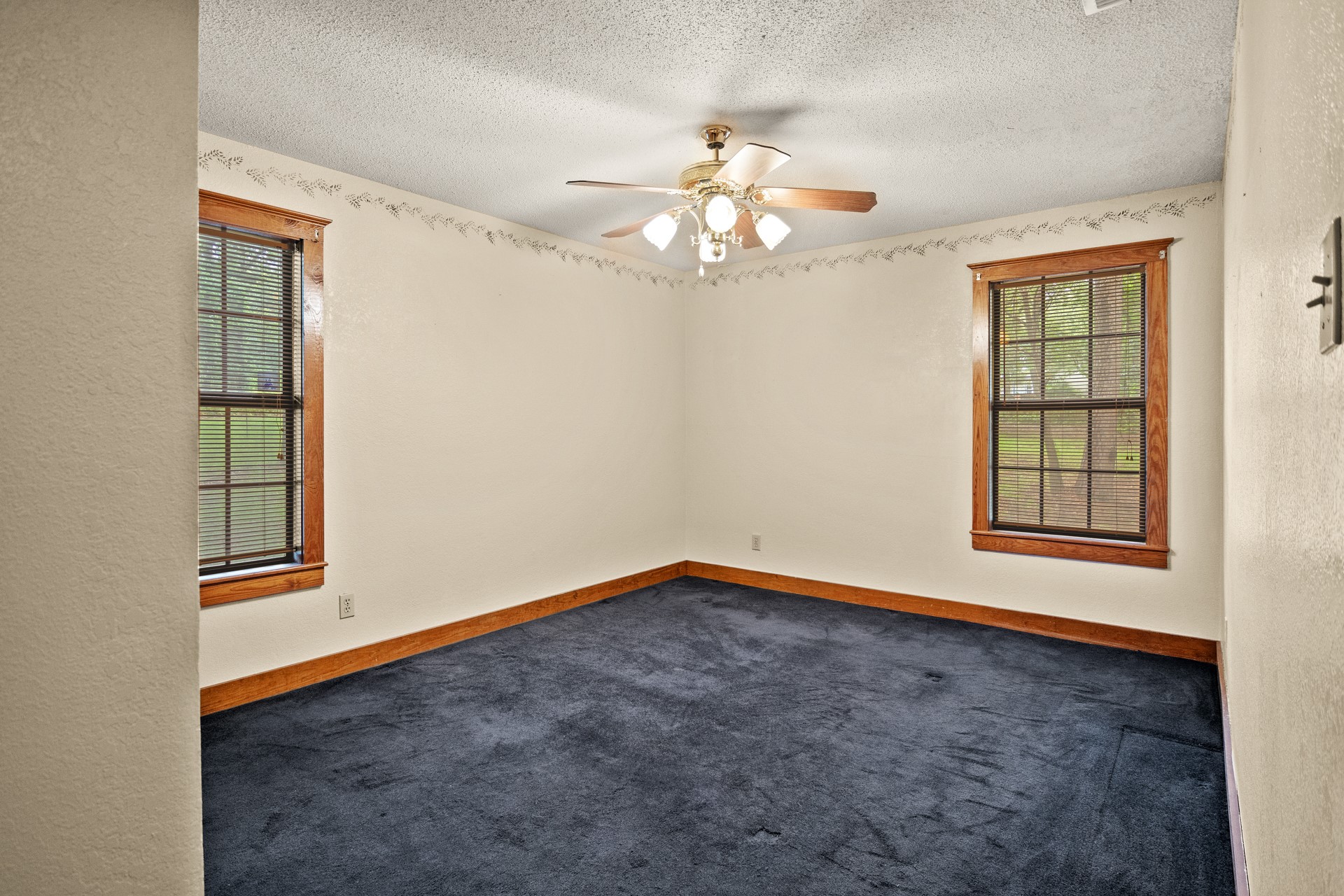 8659 Farm Road 115