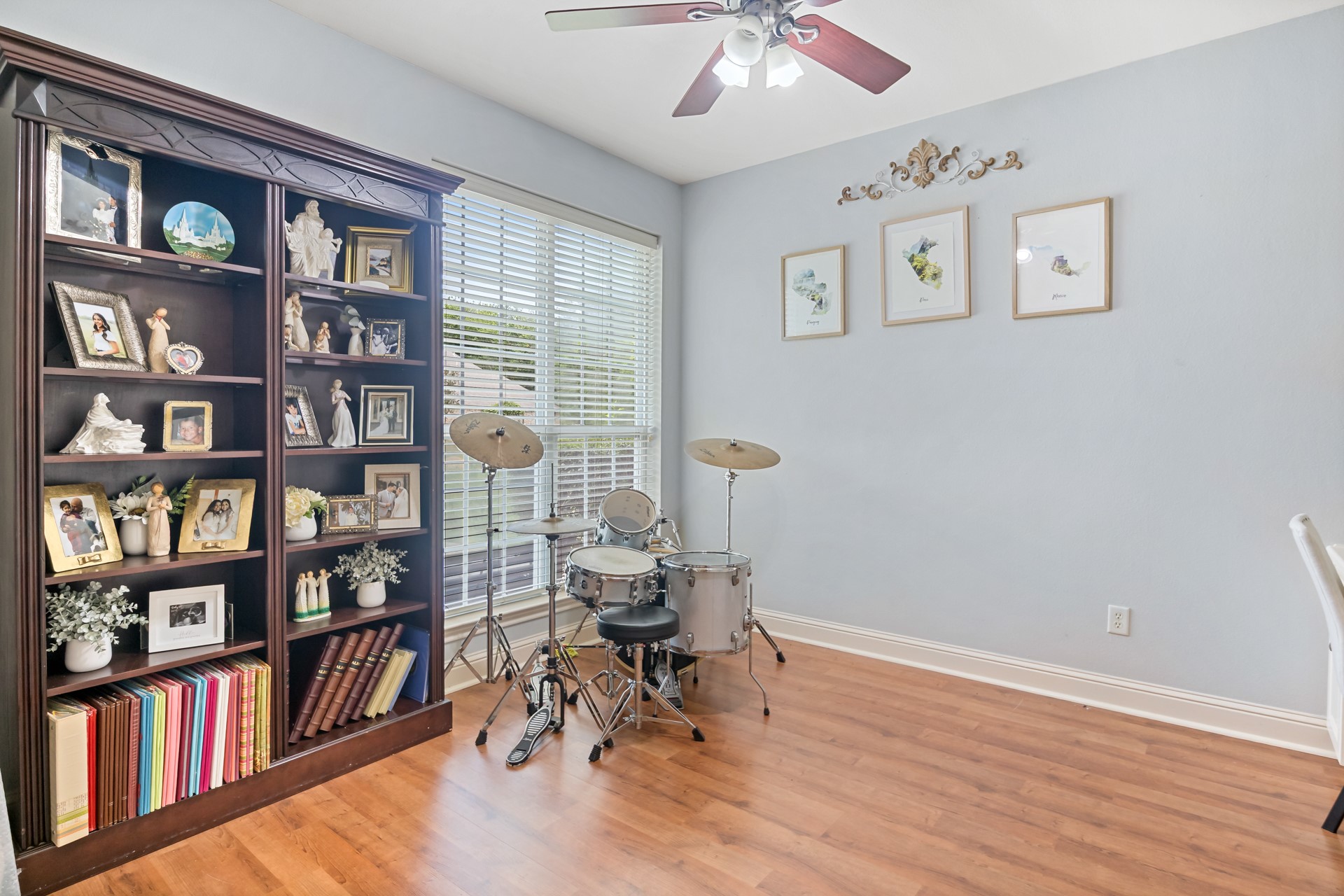910 Holly Hill