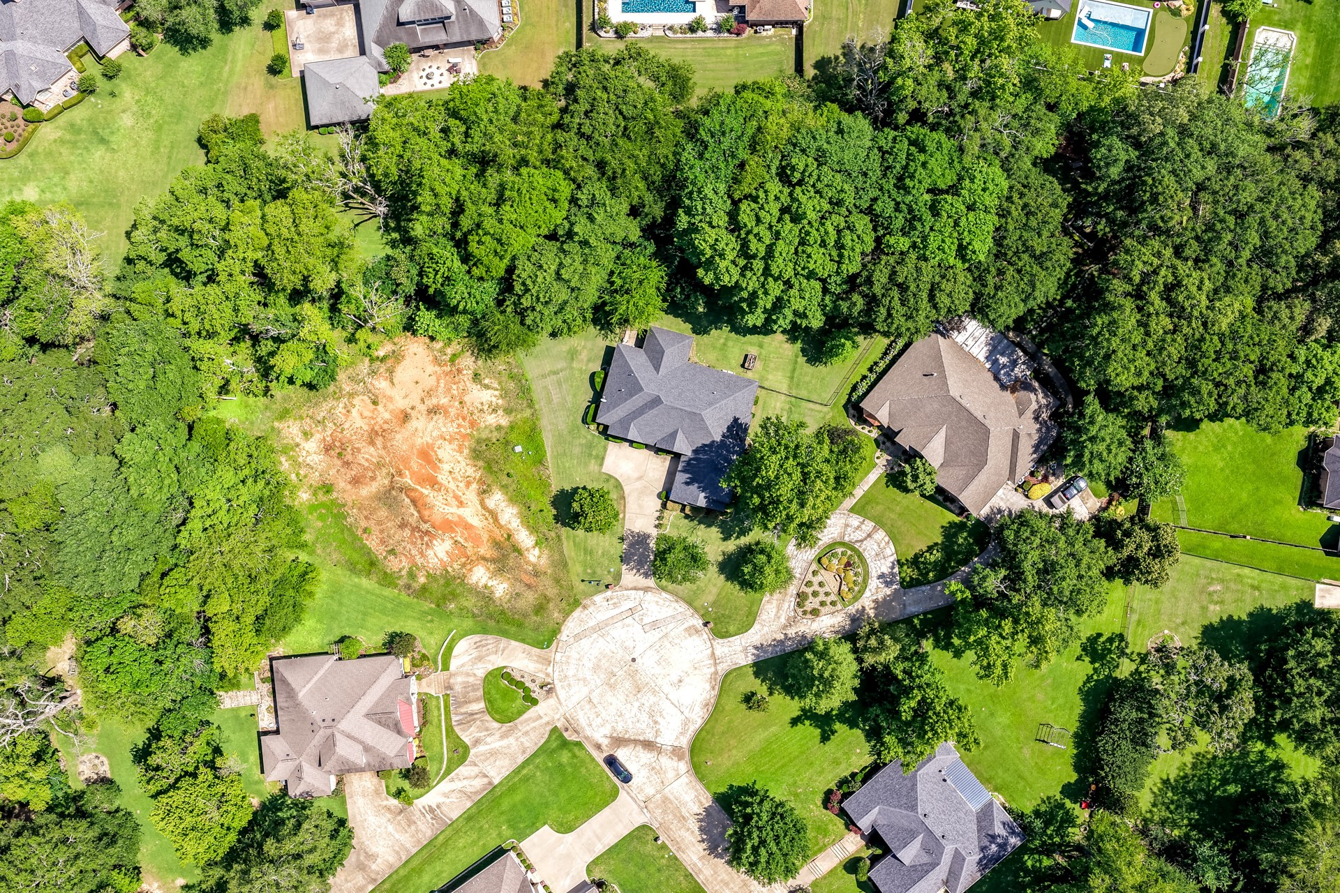 910 Holly Hill