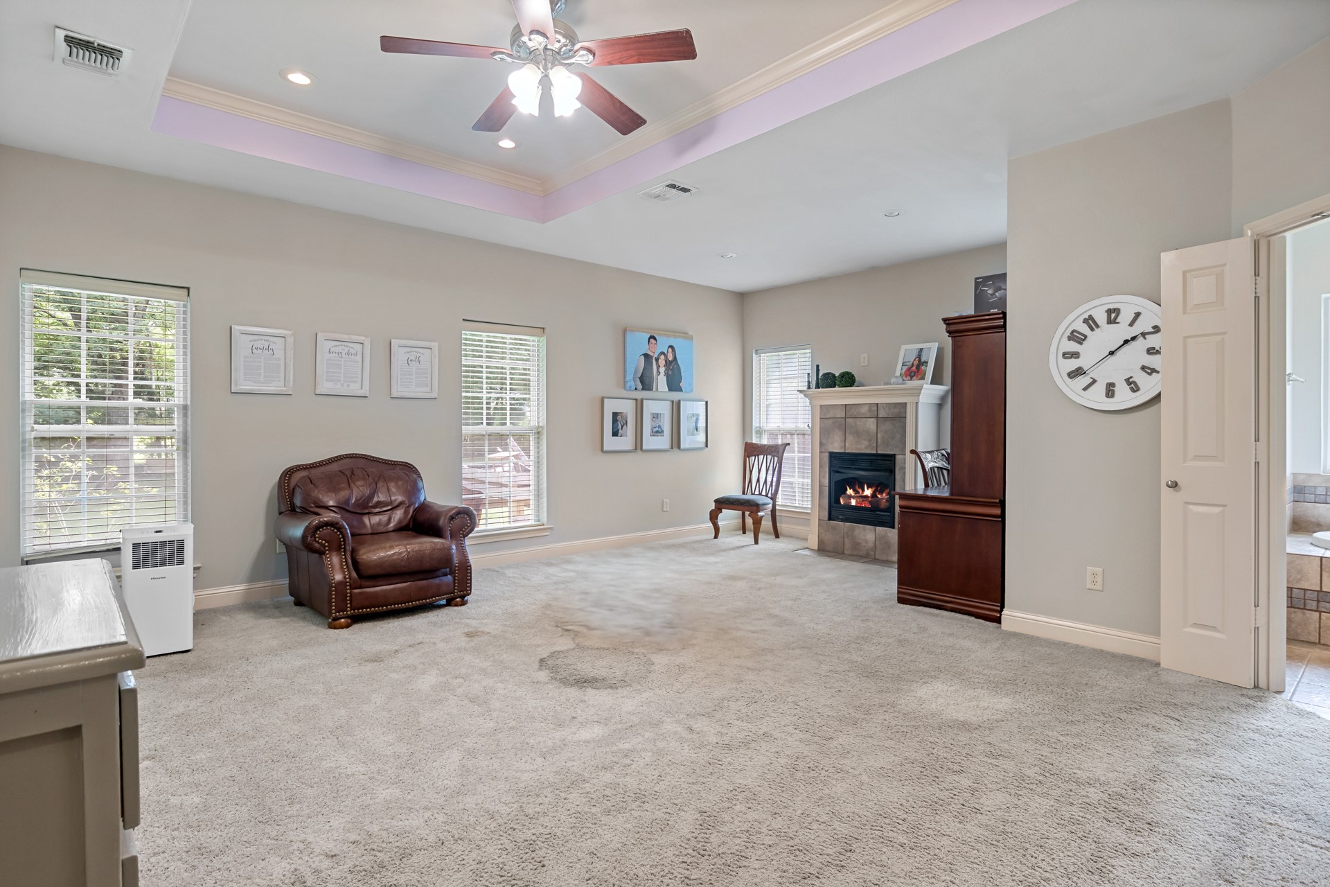 910 Holly Hill