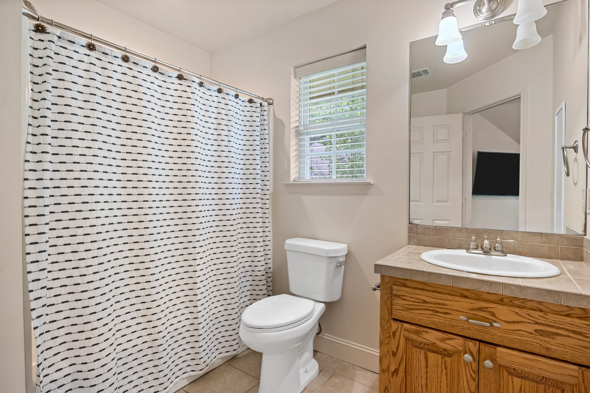 910 Holly Hill