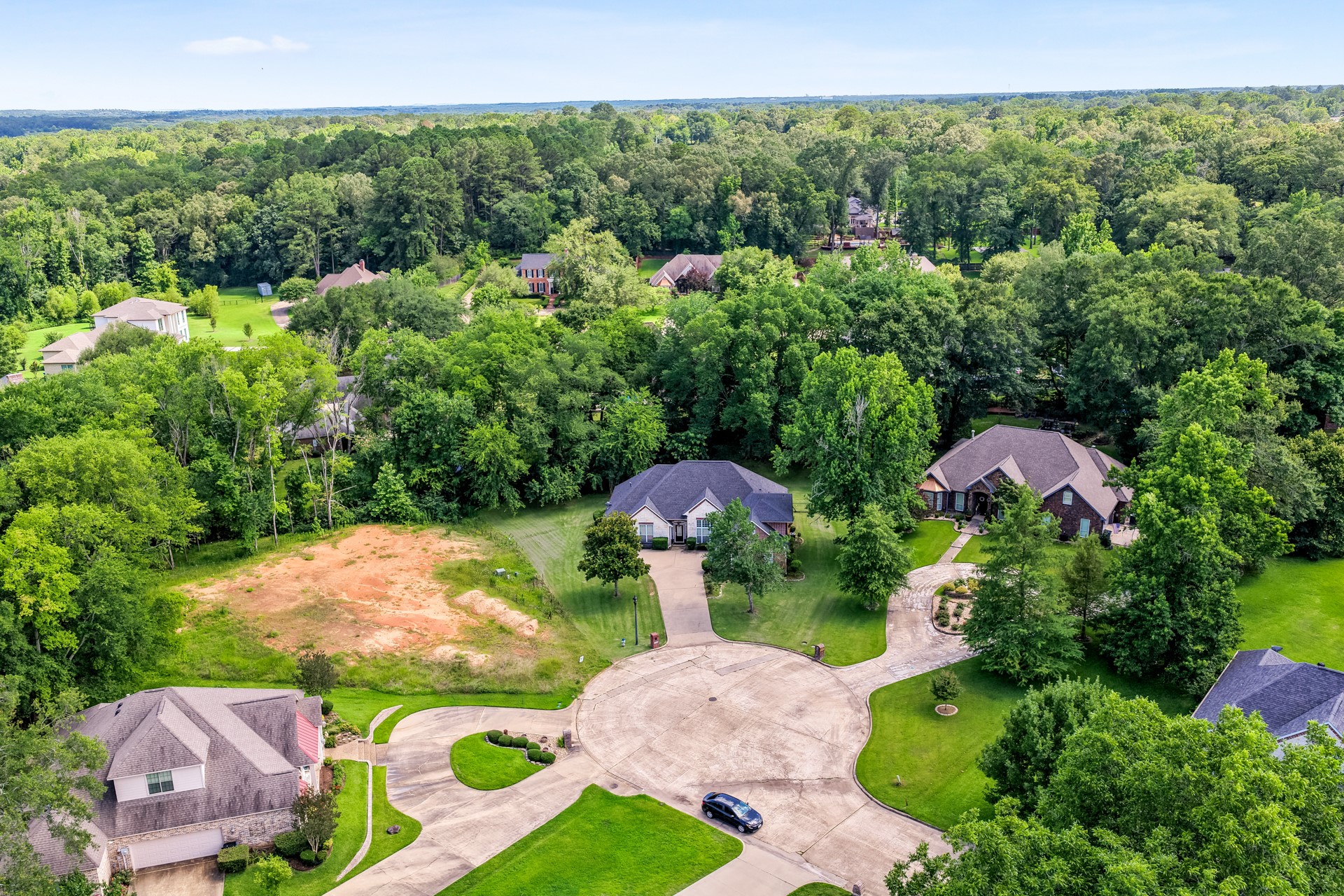 910 Holly Hill