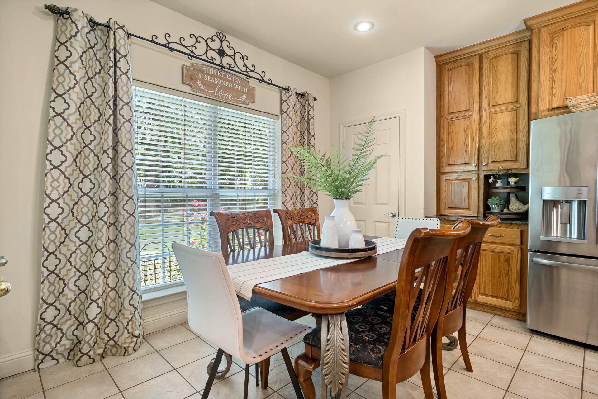 910 Holly Hill