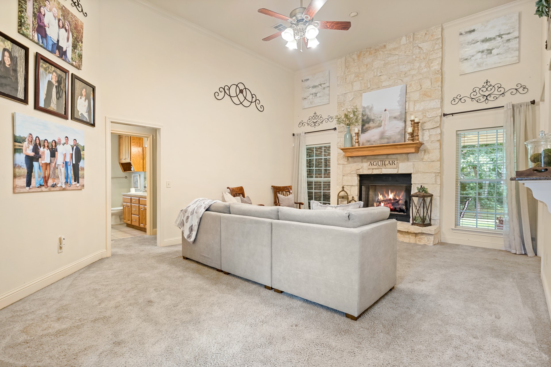 910 Holly Hill