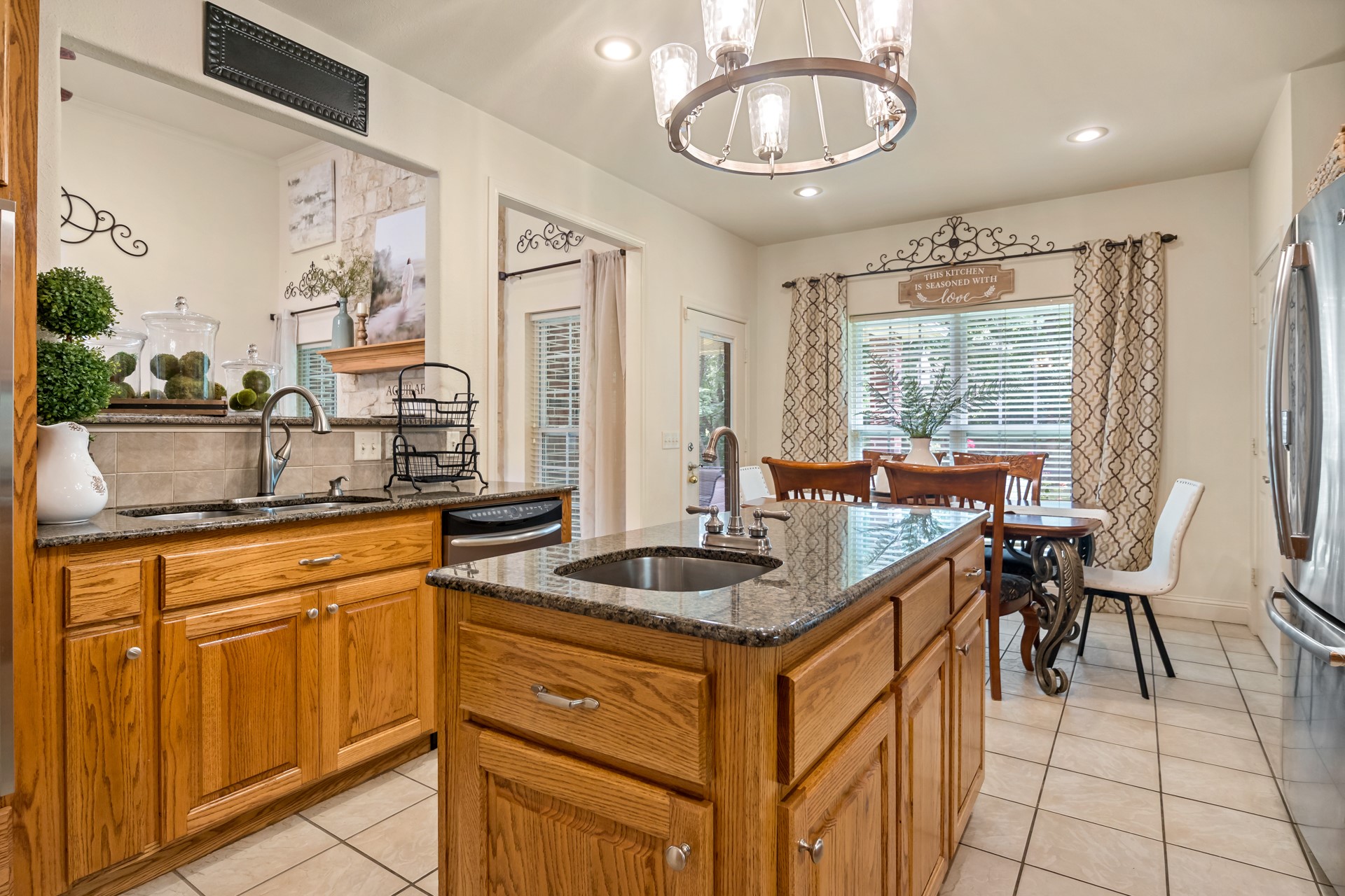 910 Holly Hill