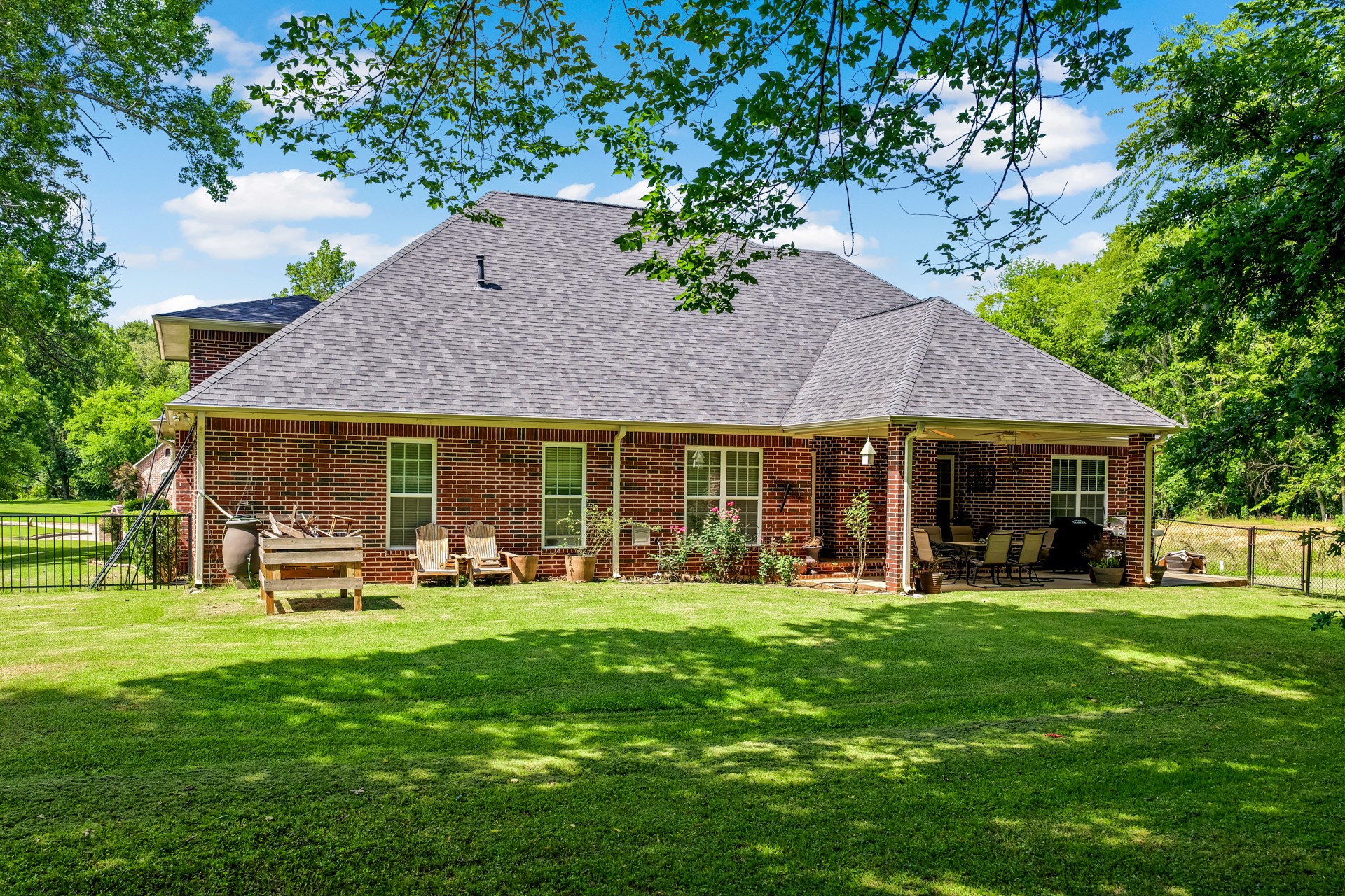 910 Holly Hill