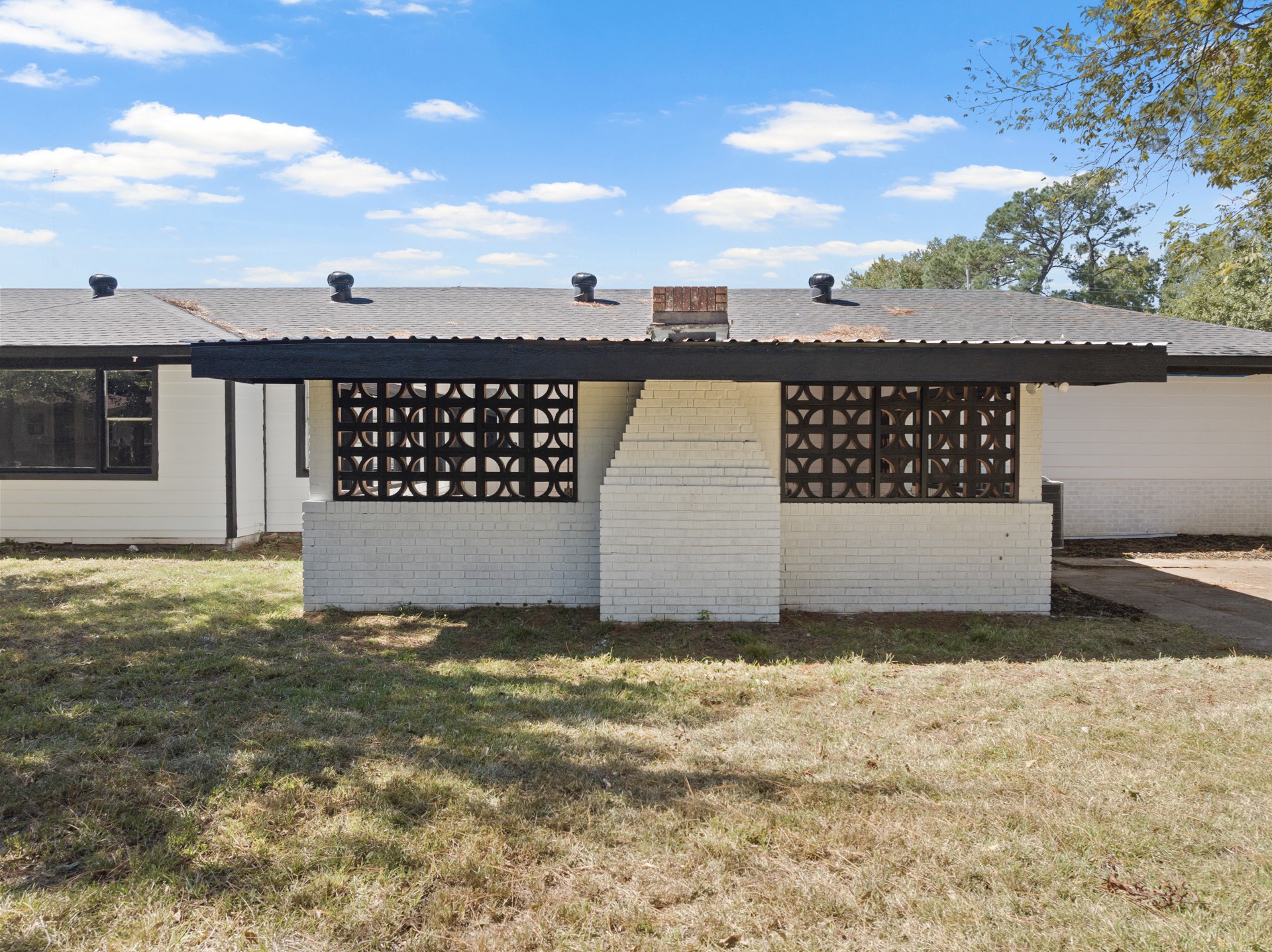 700 W Broadway Street