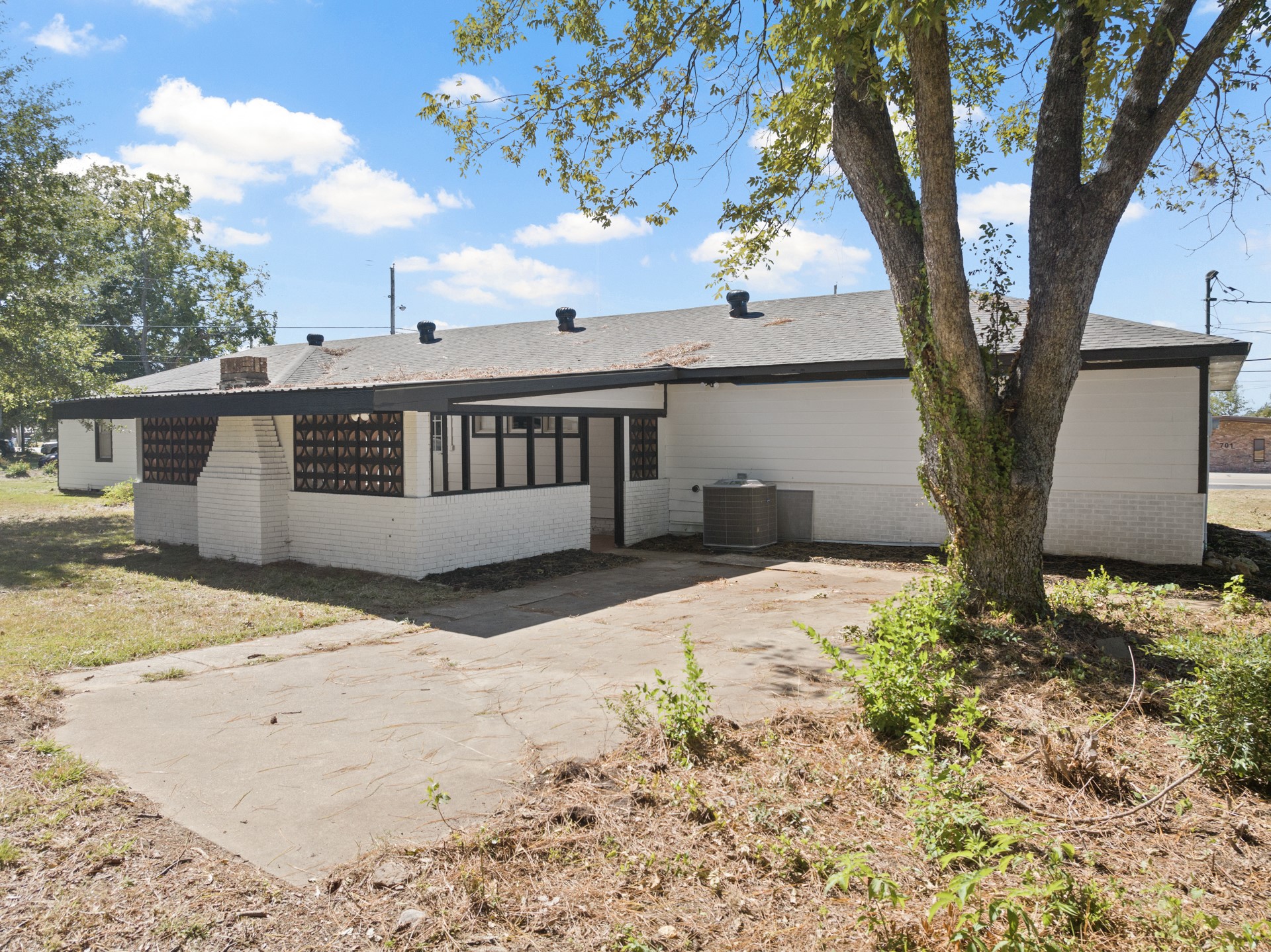 700 W Broadway Street