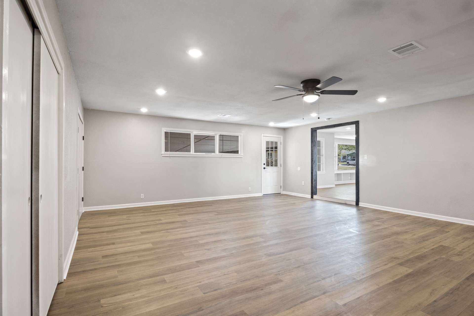 700 W Broadway Street