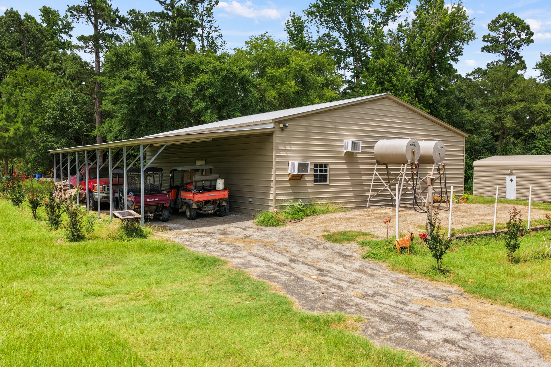 12522 FM 556