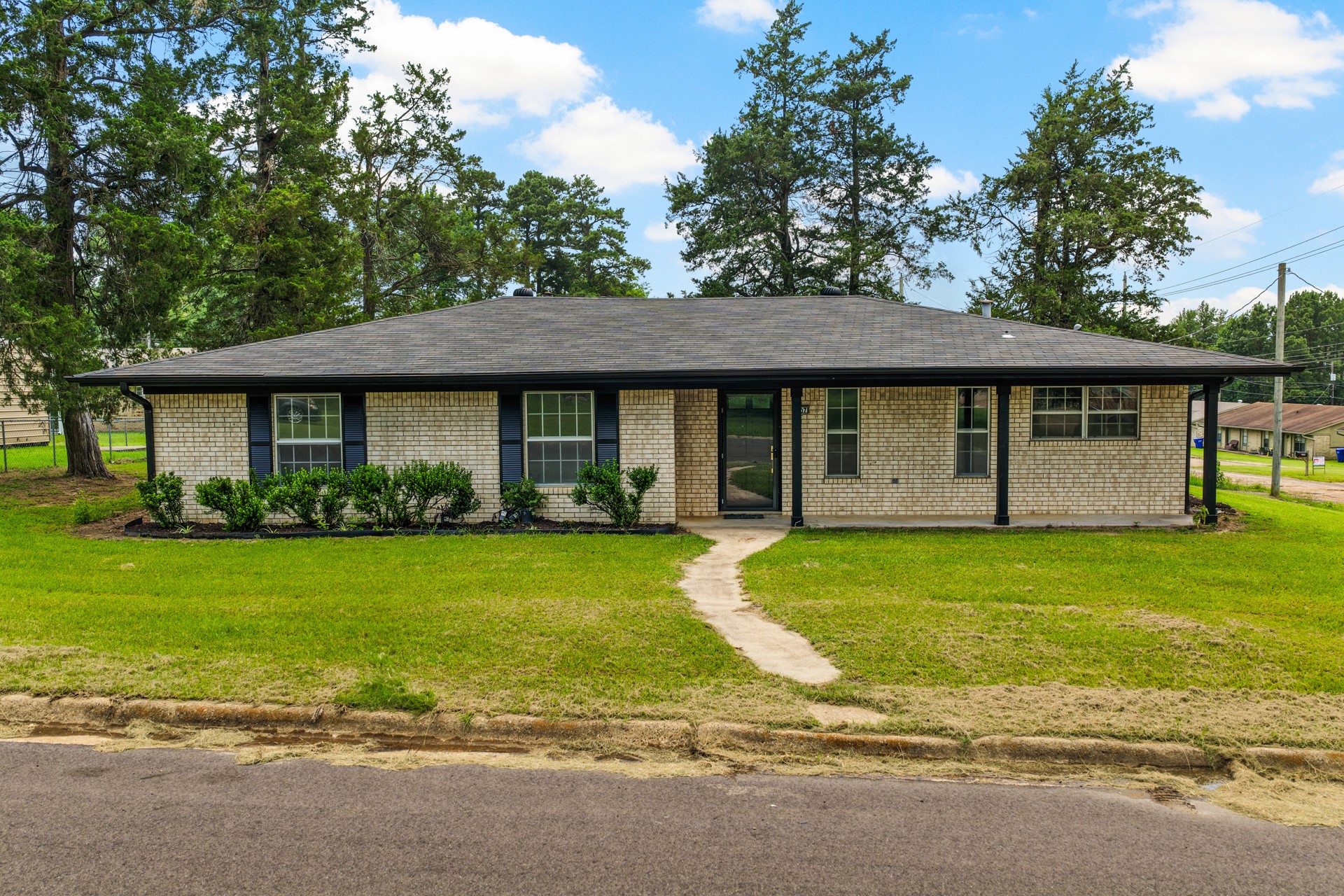 607 W Campbell Road