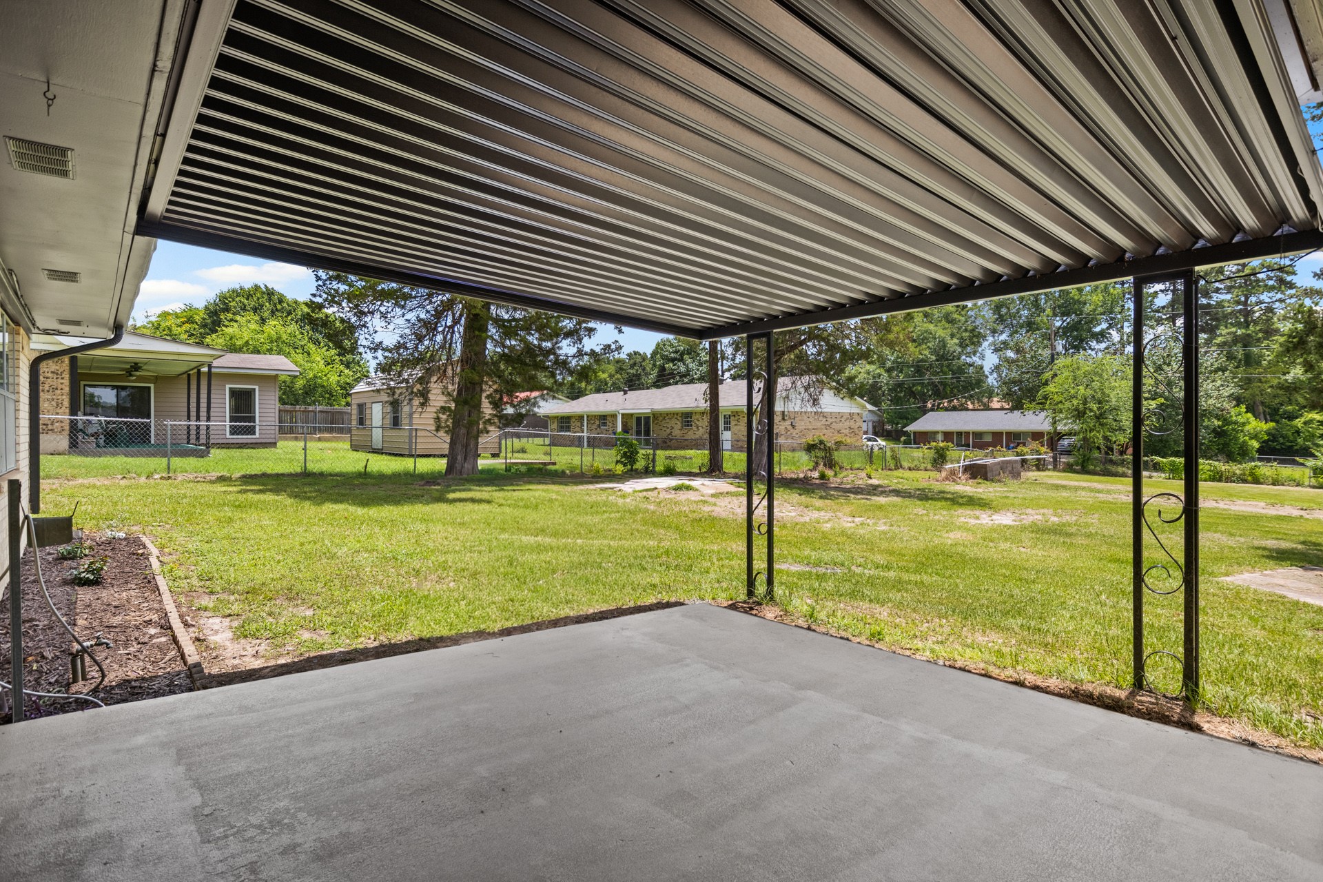 607 W Campbell Road