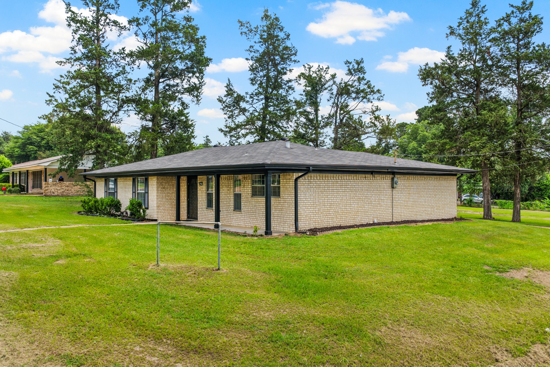 607 W Campbell Road