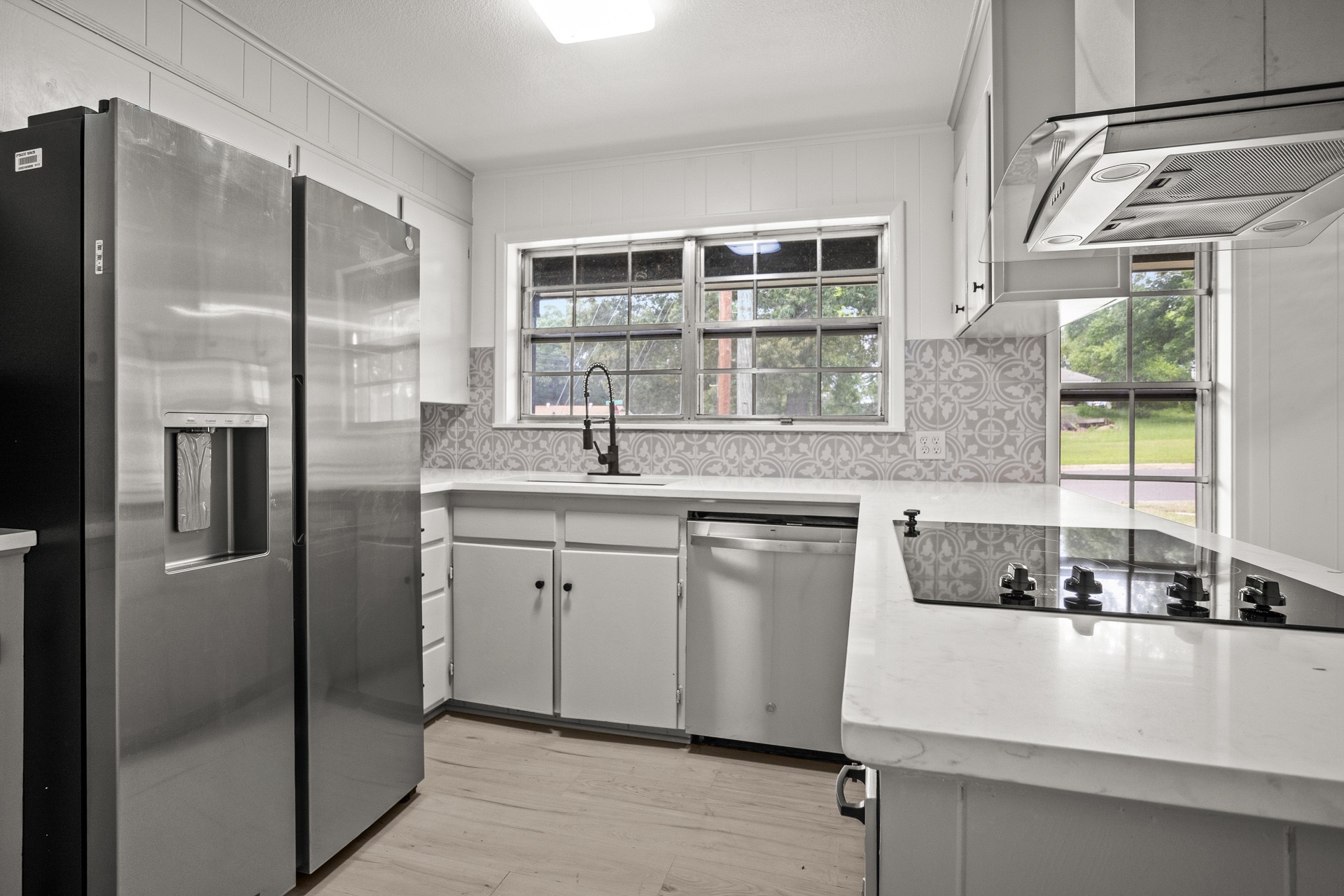 607 W Campbell Road