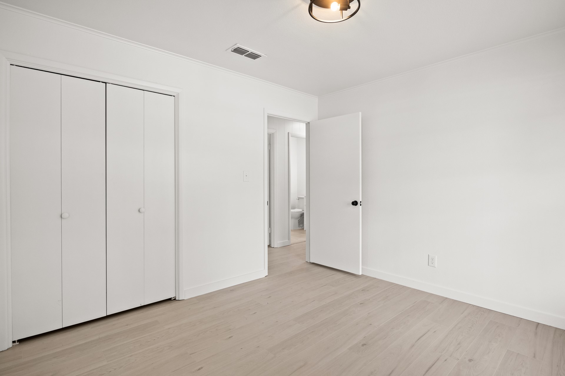 607 W Campbell Road