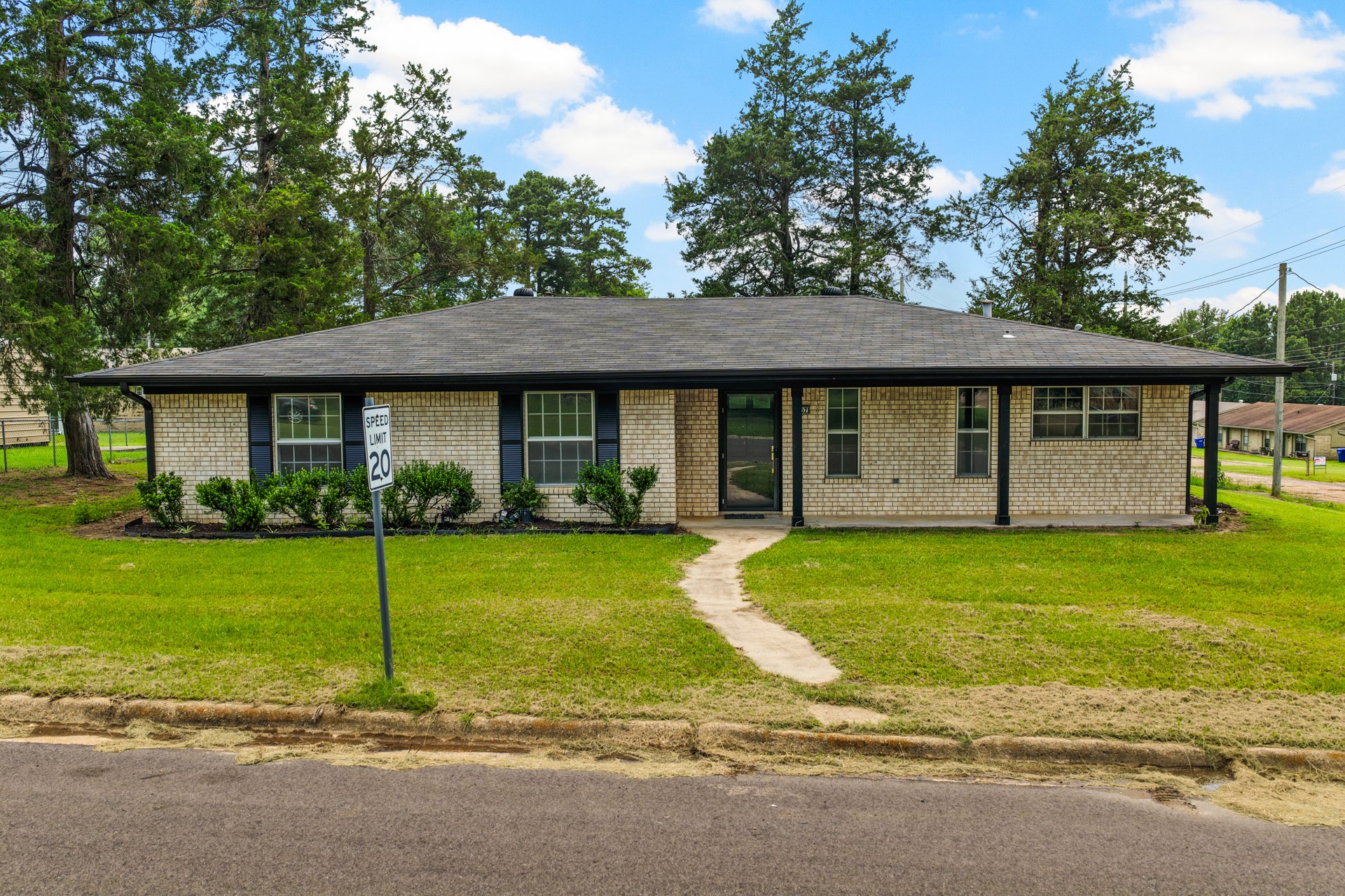 607 W Campbell Road