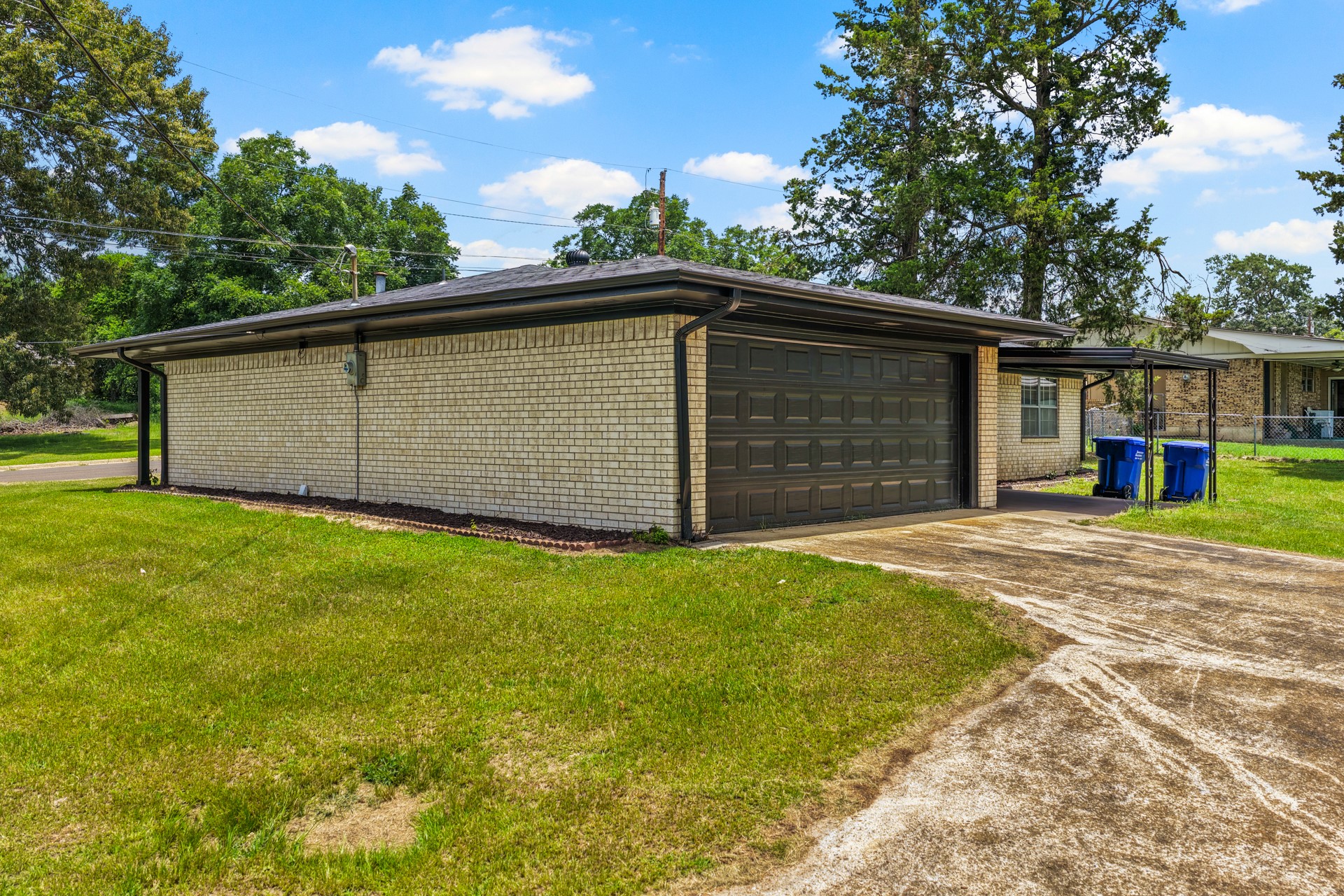 607 W Campbell Road
