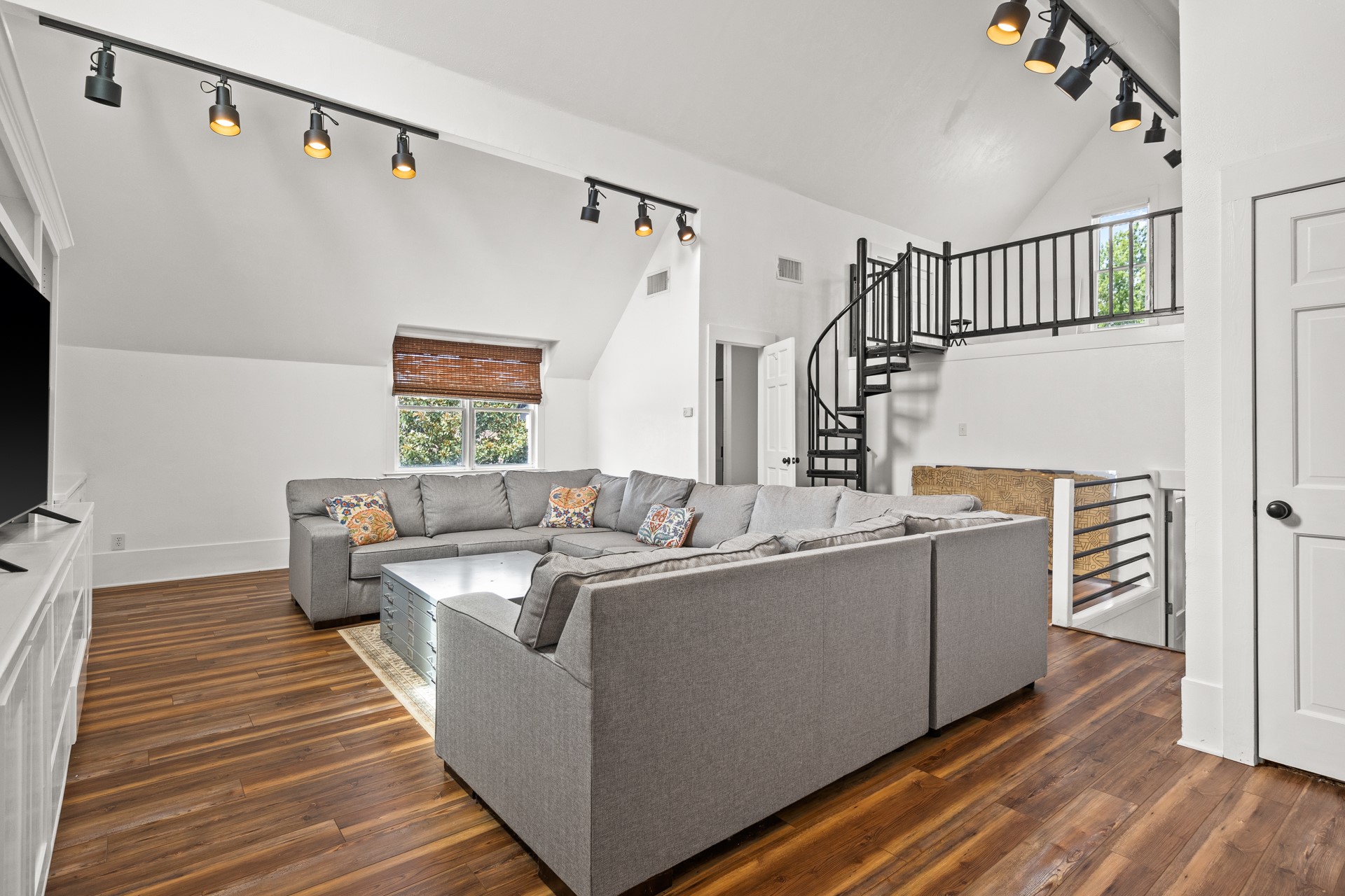 507 Greenhill Park Avenue