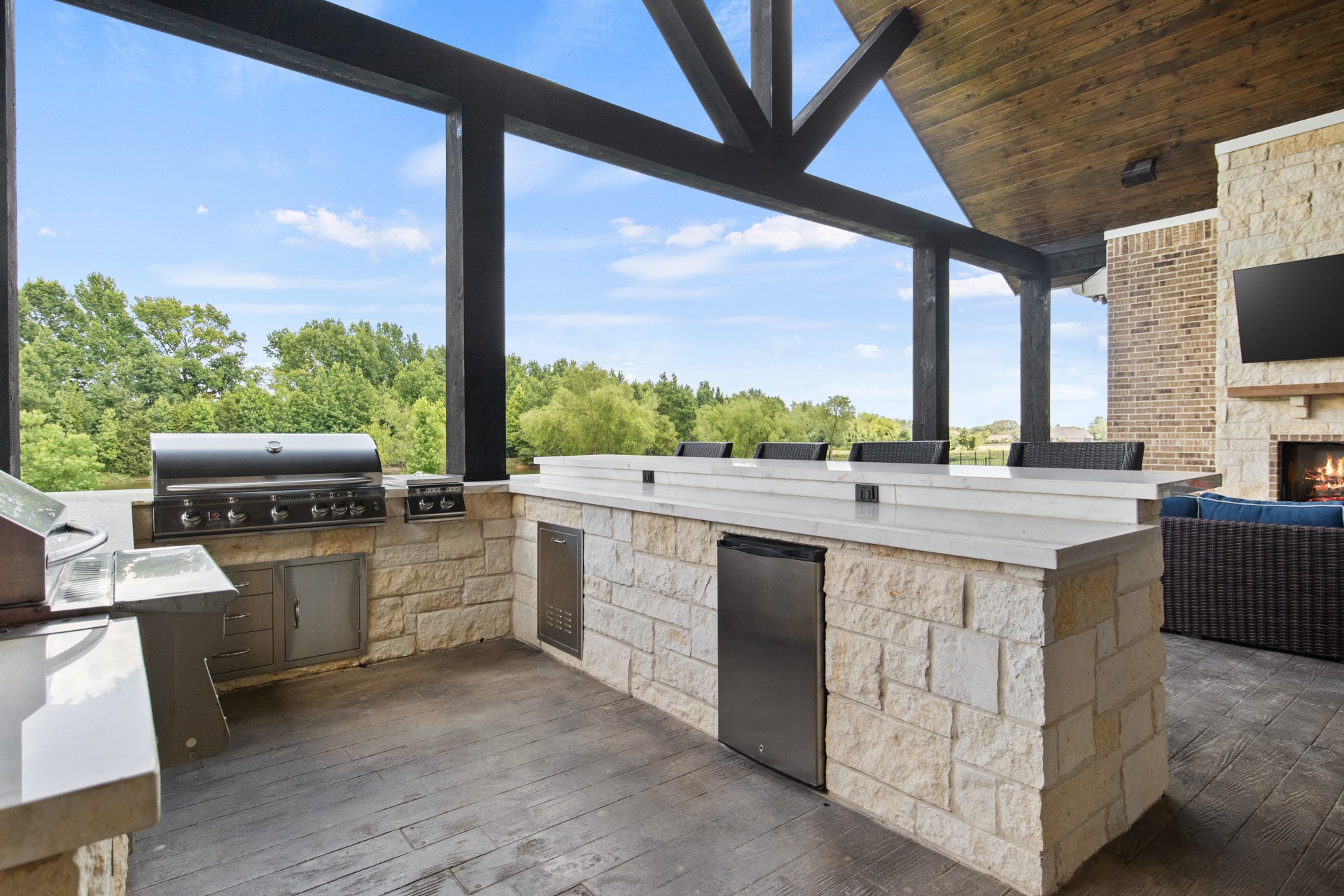 367 Private Road 54166