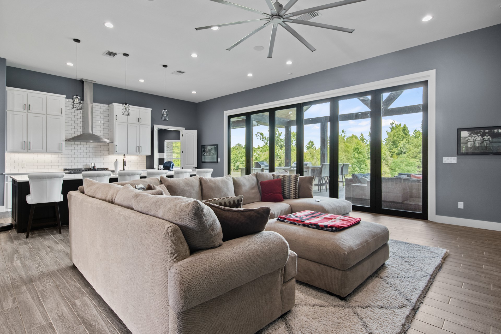 367 Private Road 54166