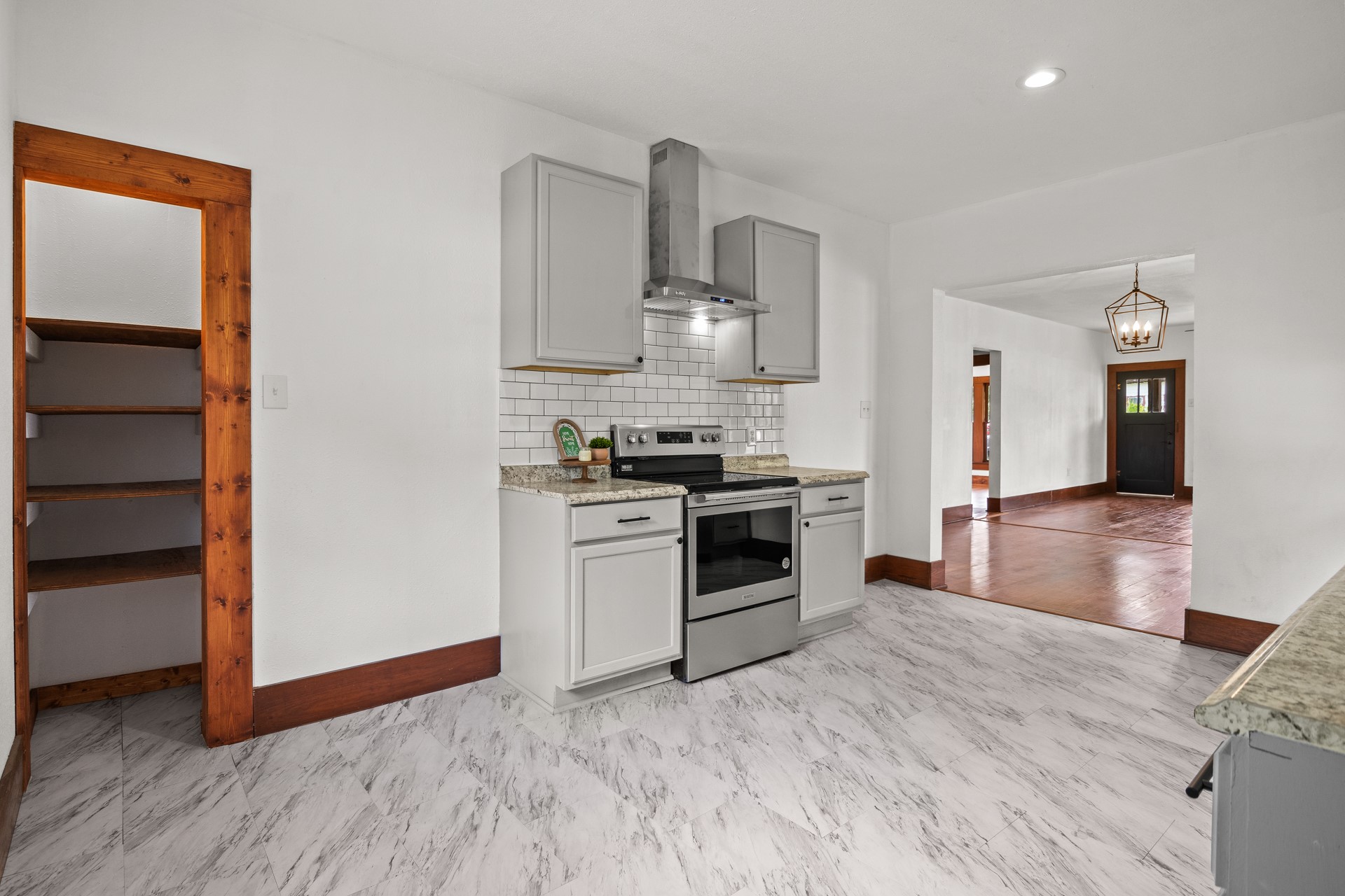 207 W 3rd Street