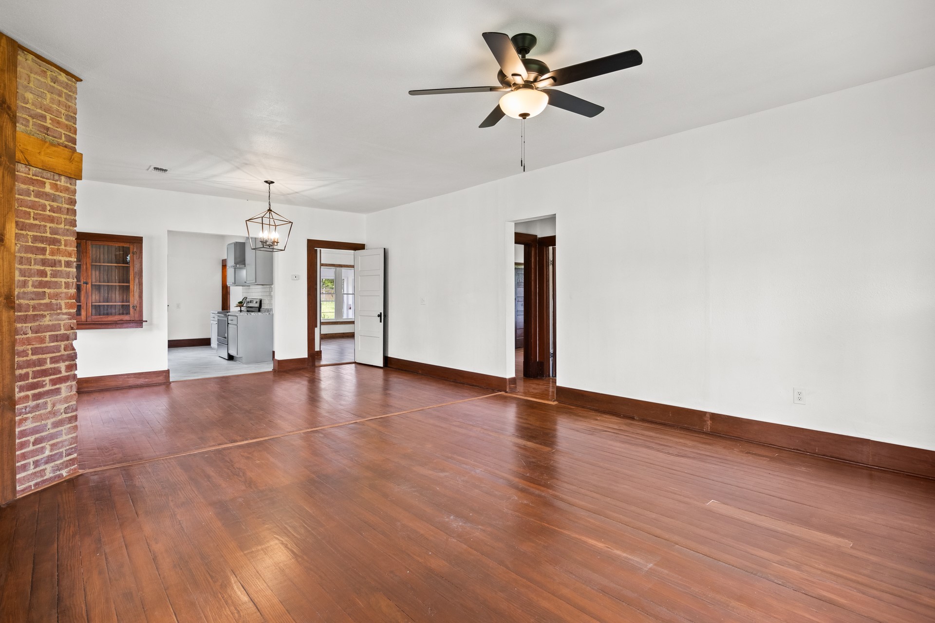 207 W 3rd Street