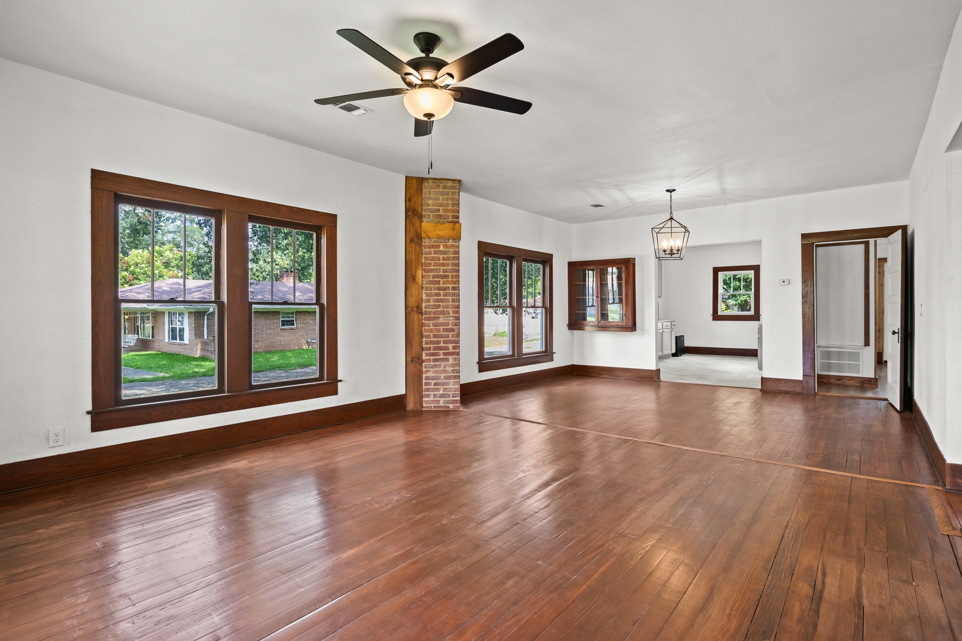 207 W 3rd Street