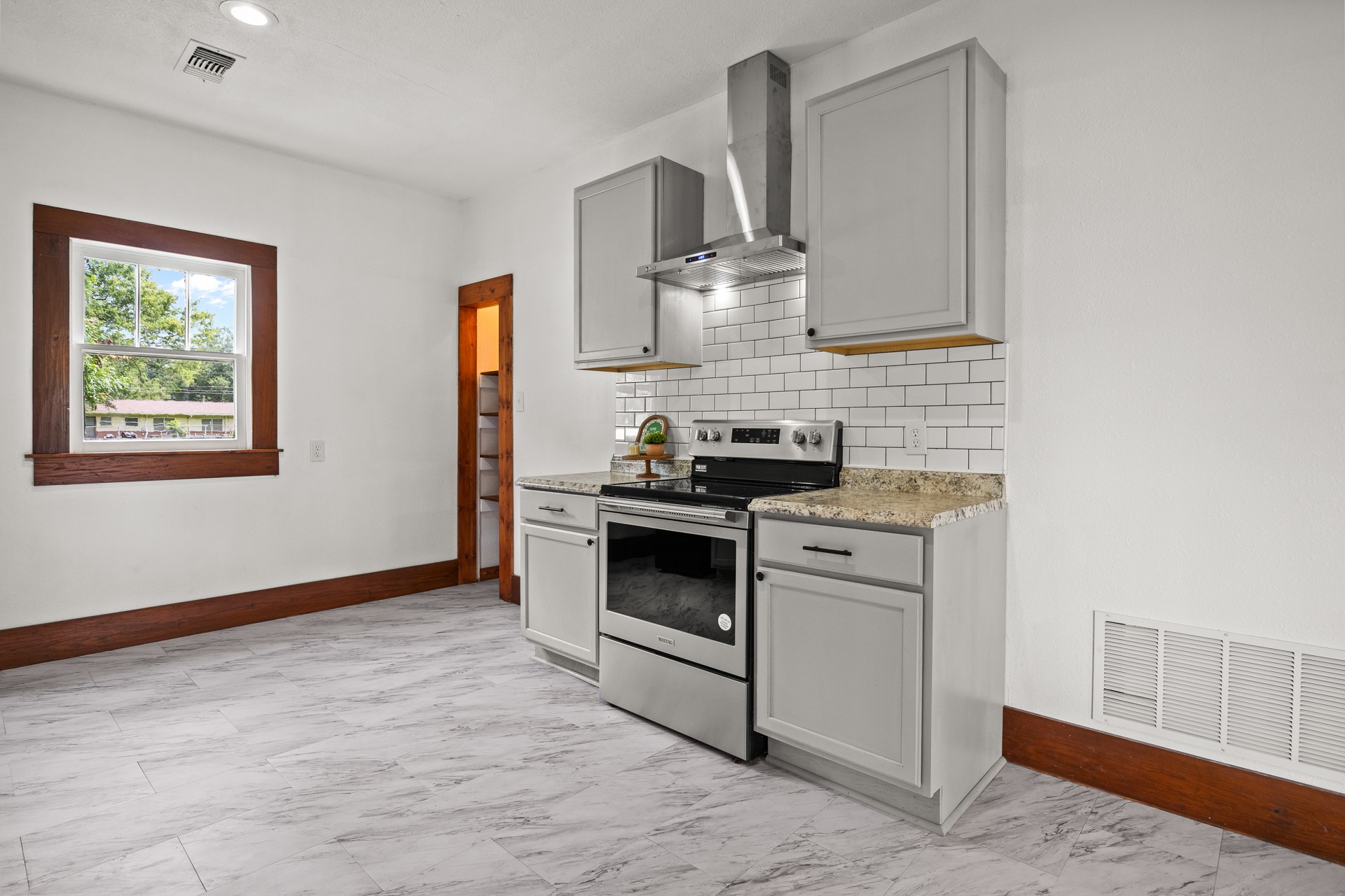 207 W 3rd Street