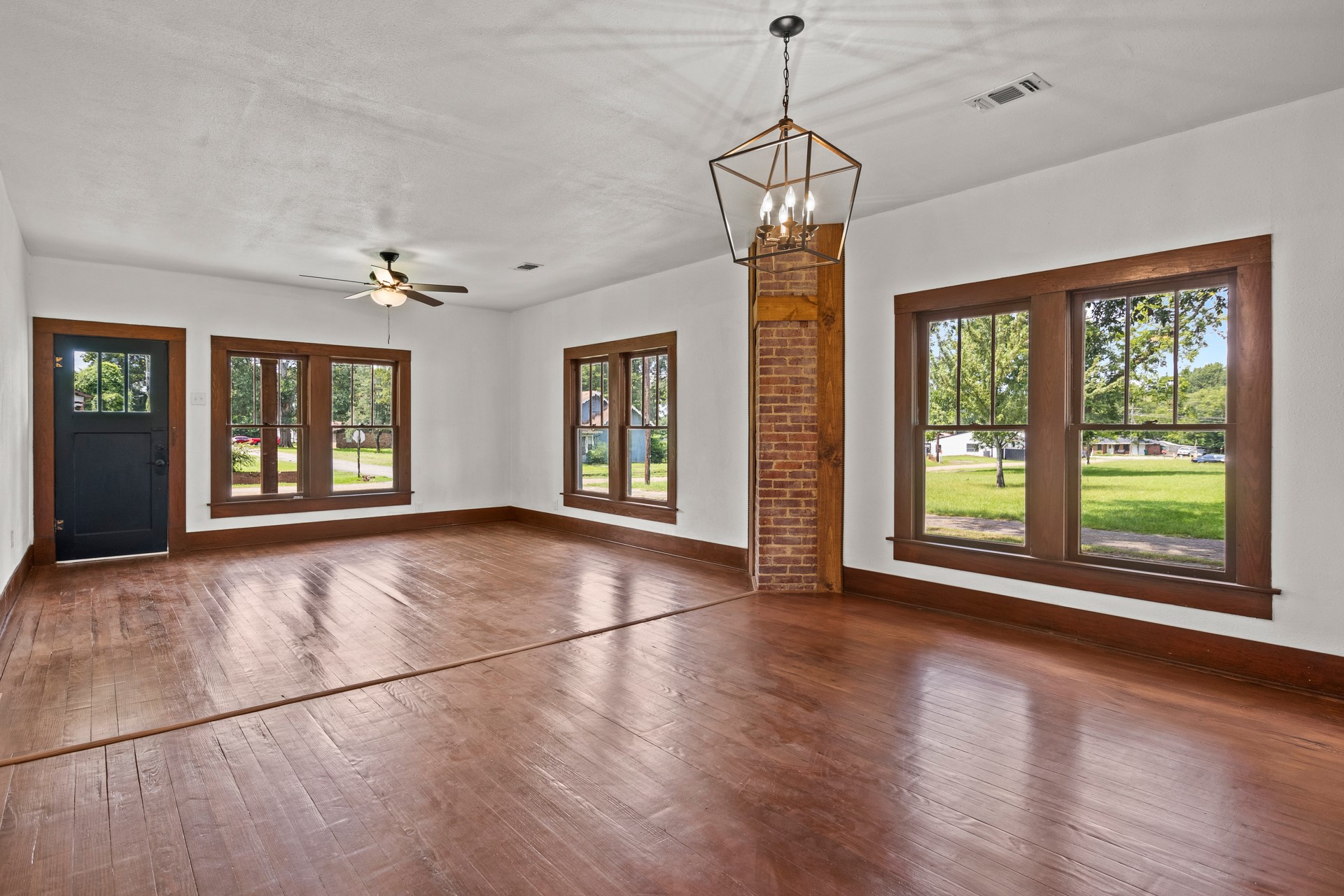 207 W 3rd Street