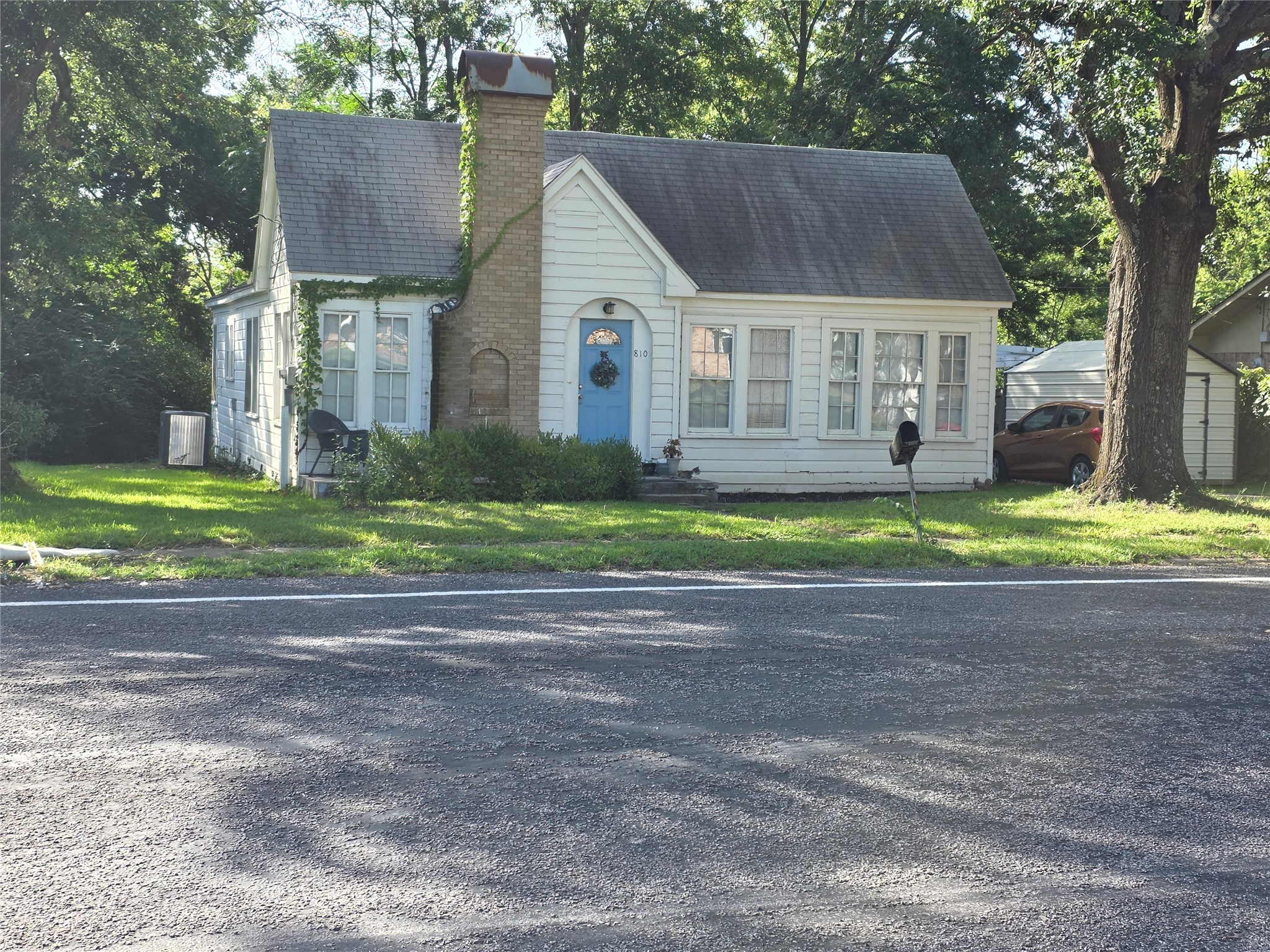810 N Main