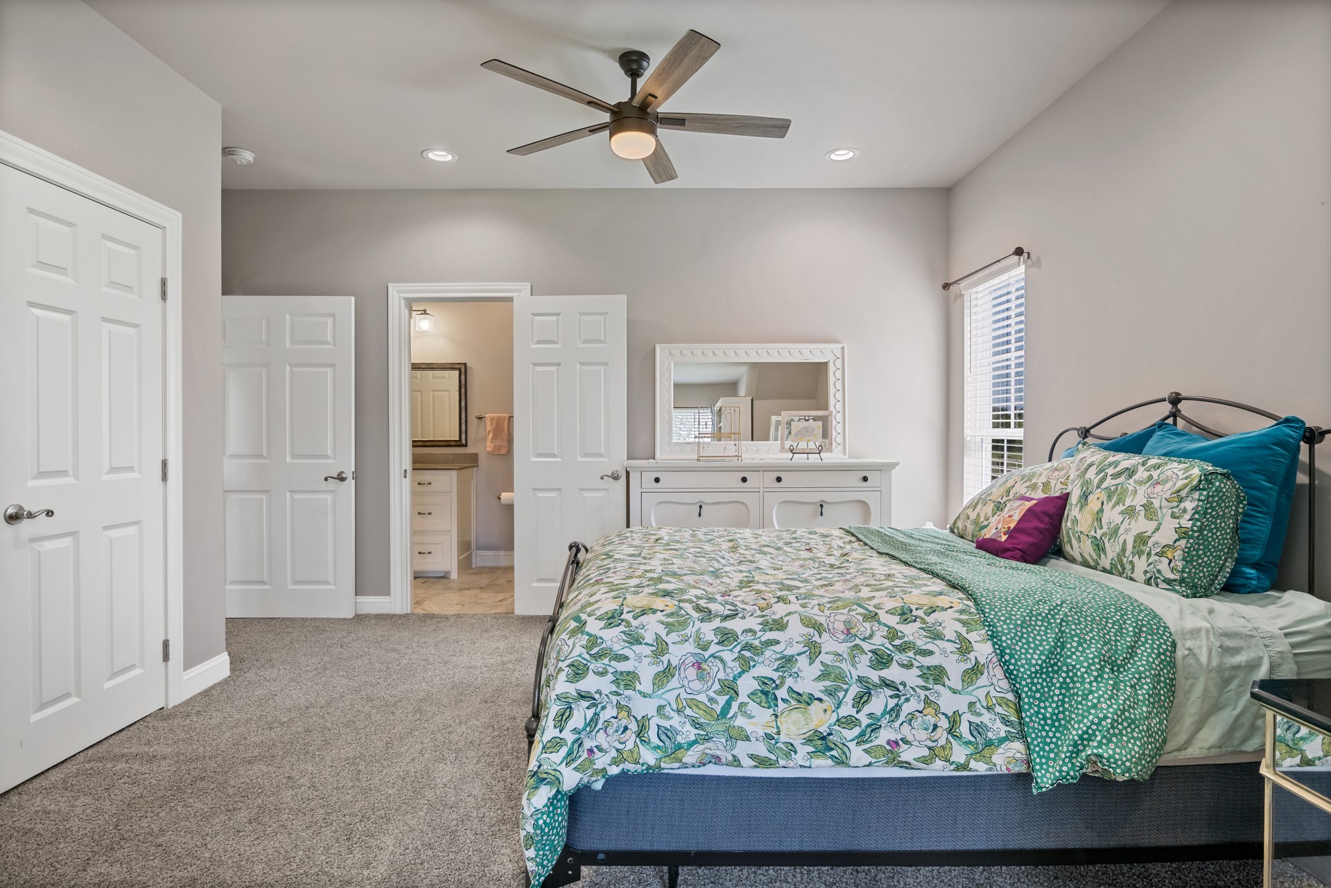 245 Private Road 2714