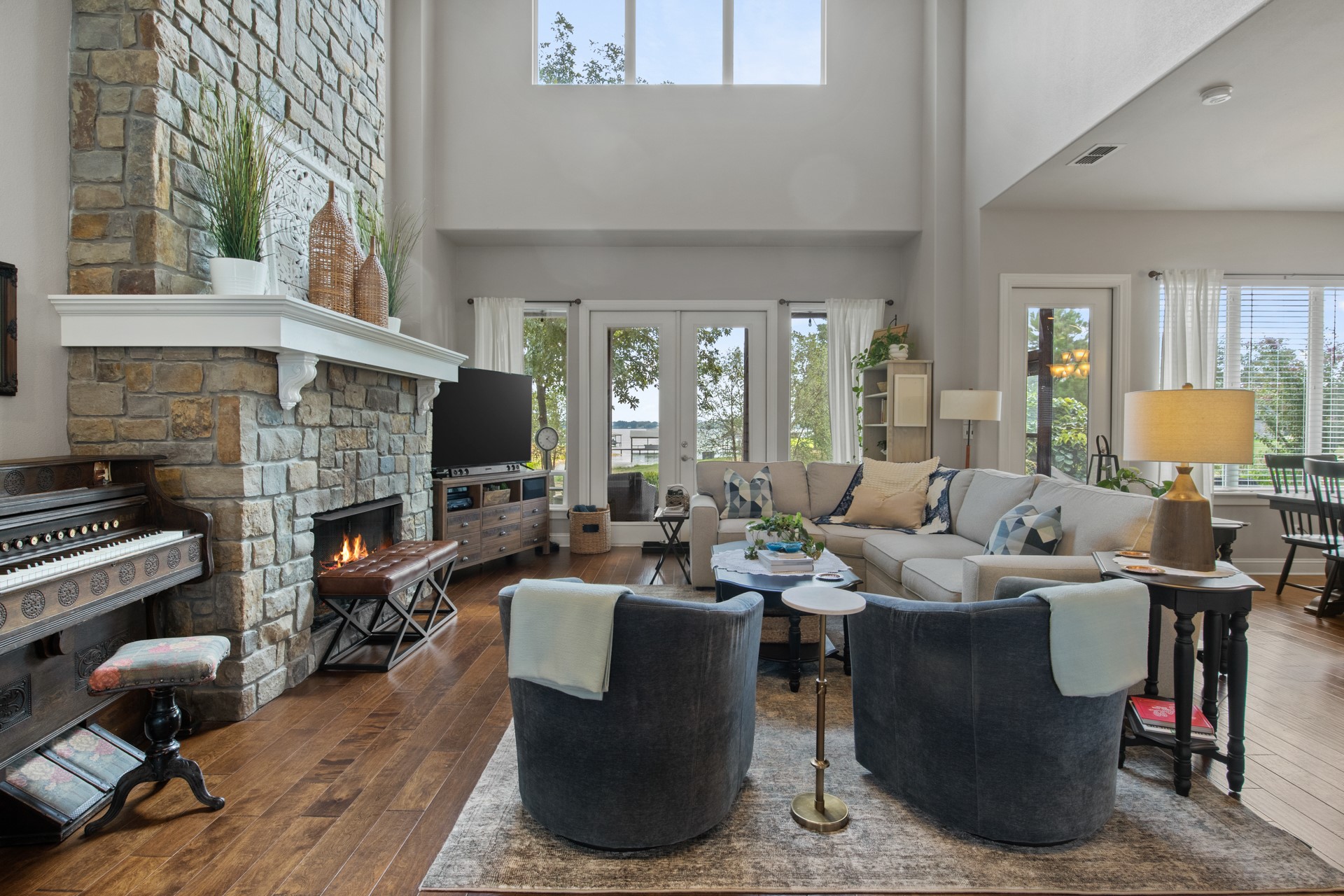245 Private Road 2714
