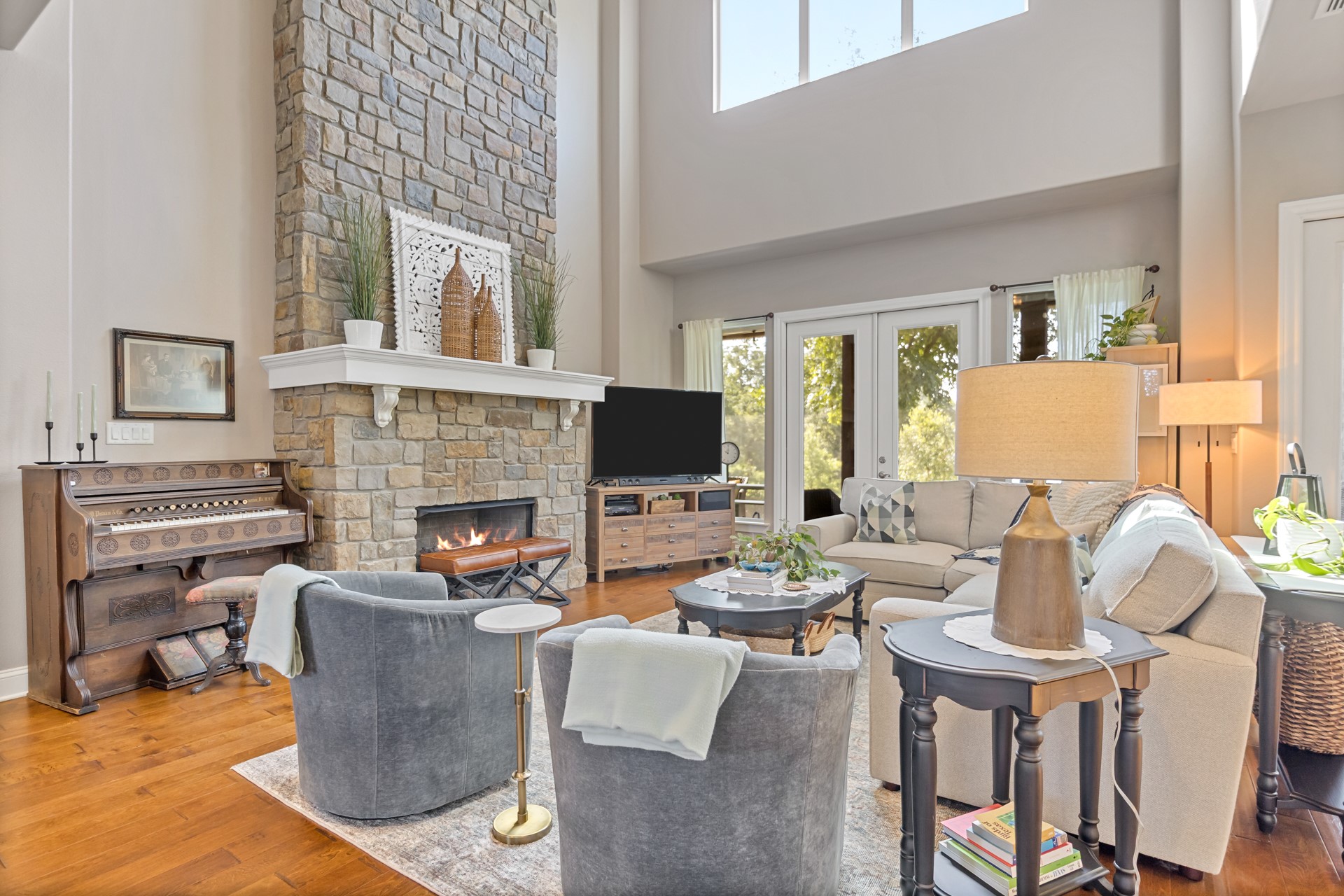 245 Private Road 2714