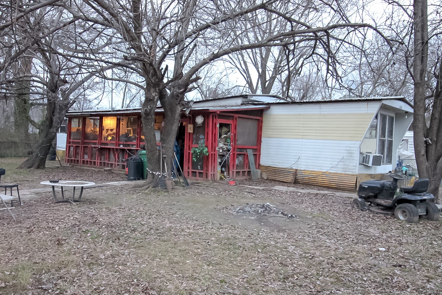210 E 9th