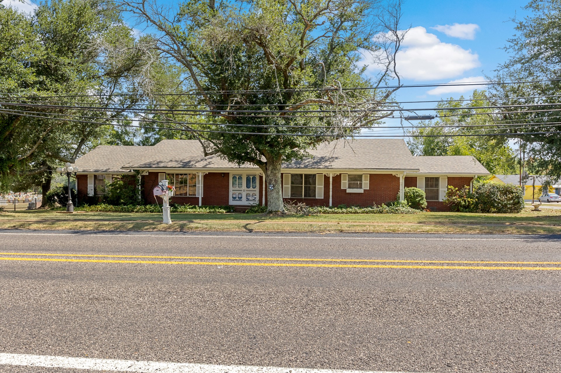 717 E FIRST Street