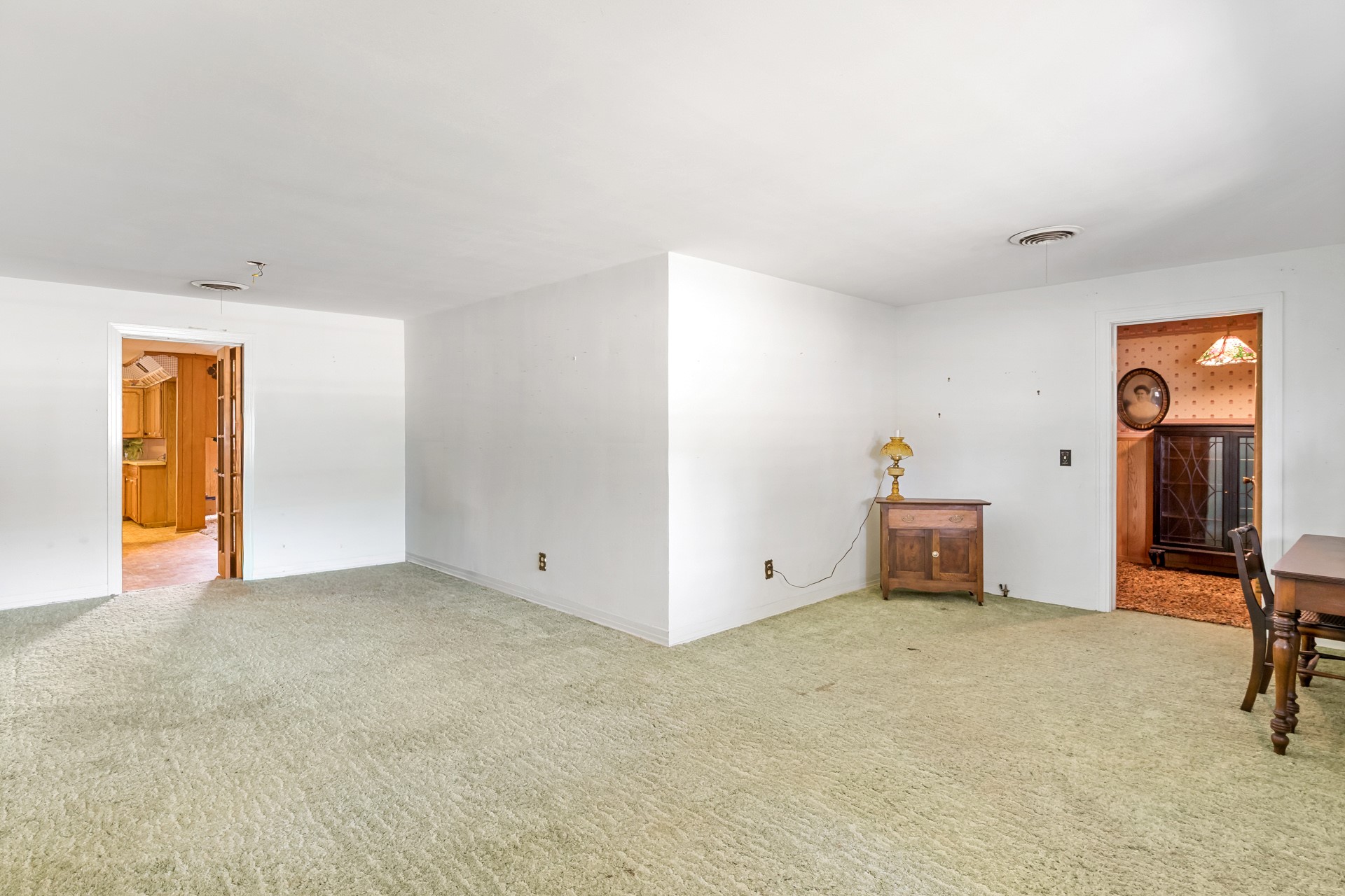717 E FIRST Street