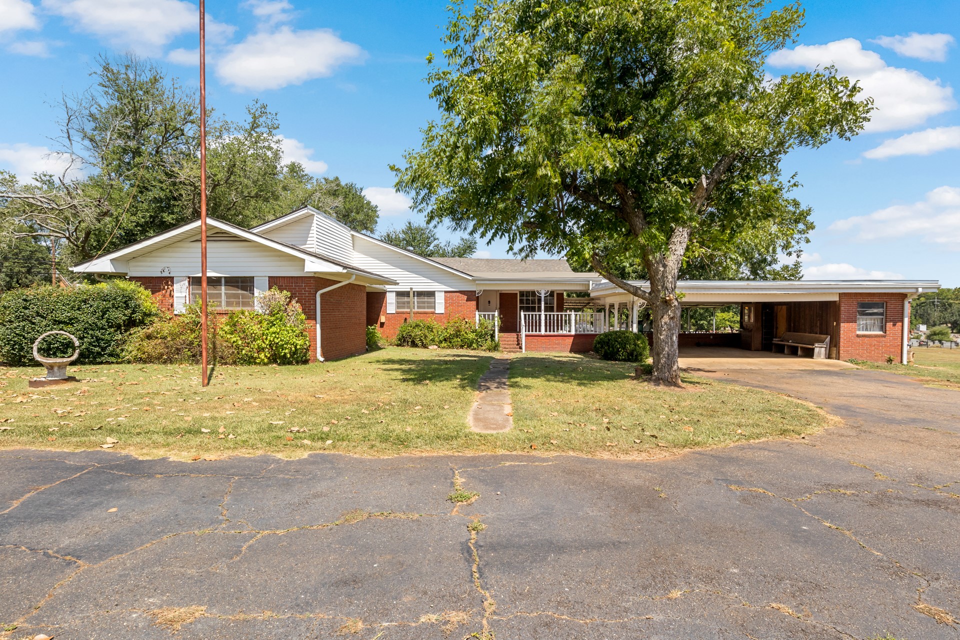 717 E FIRST Street