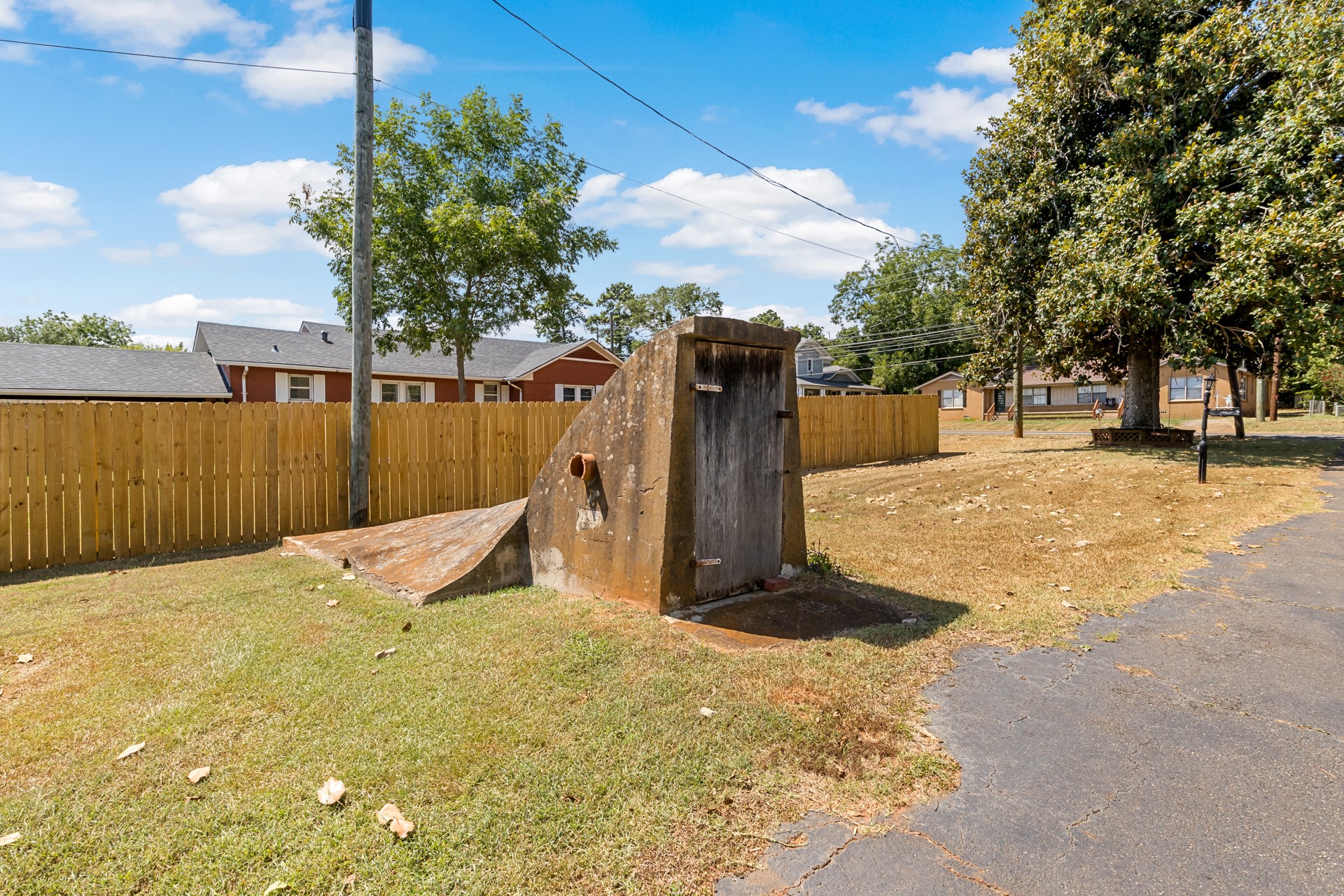 717 E FIRST Street