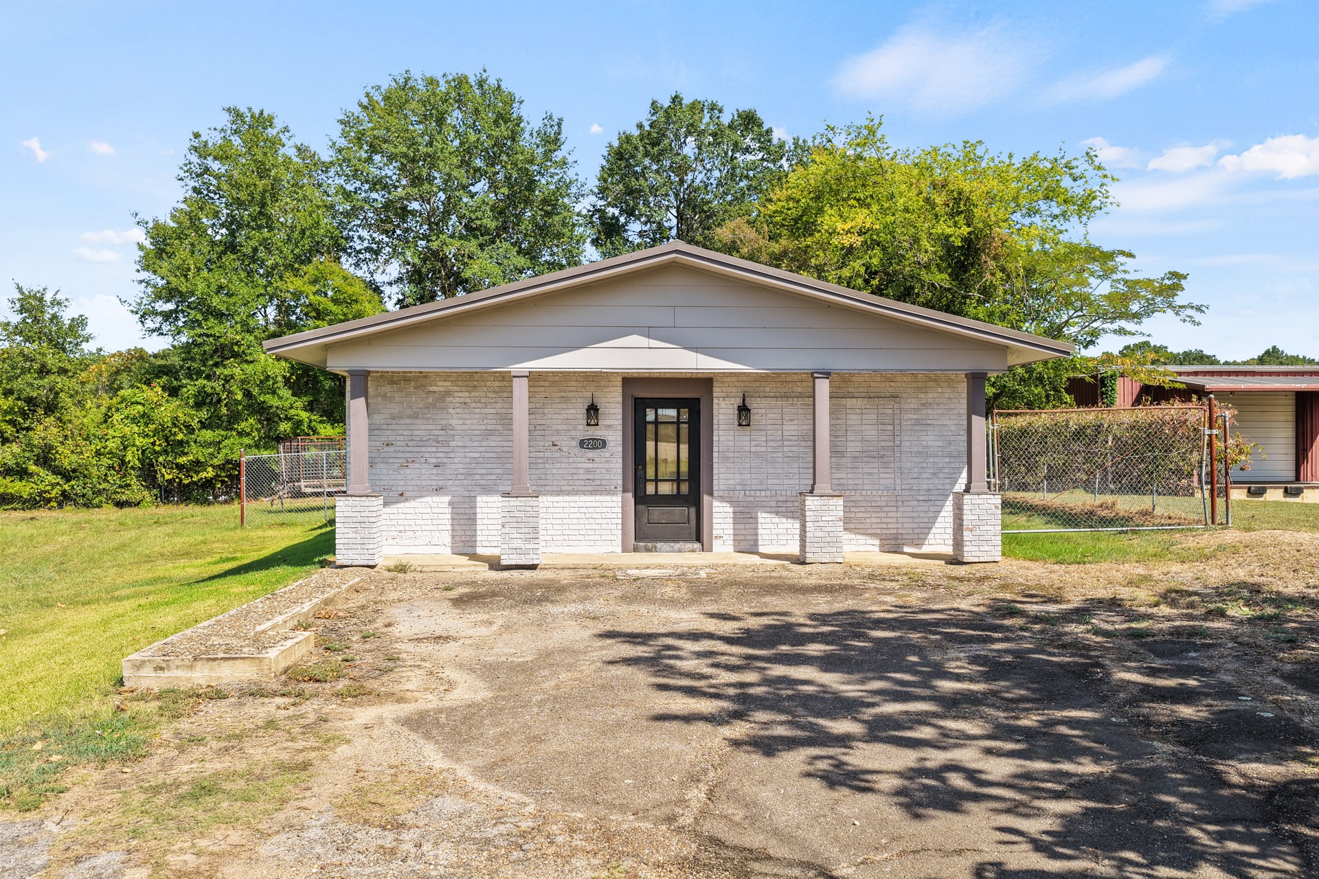 2200 N Washington