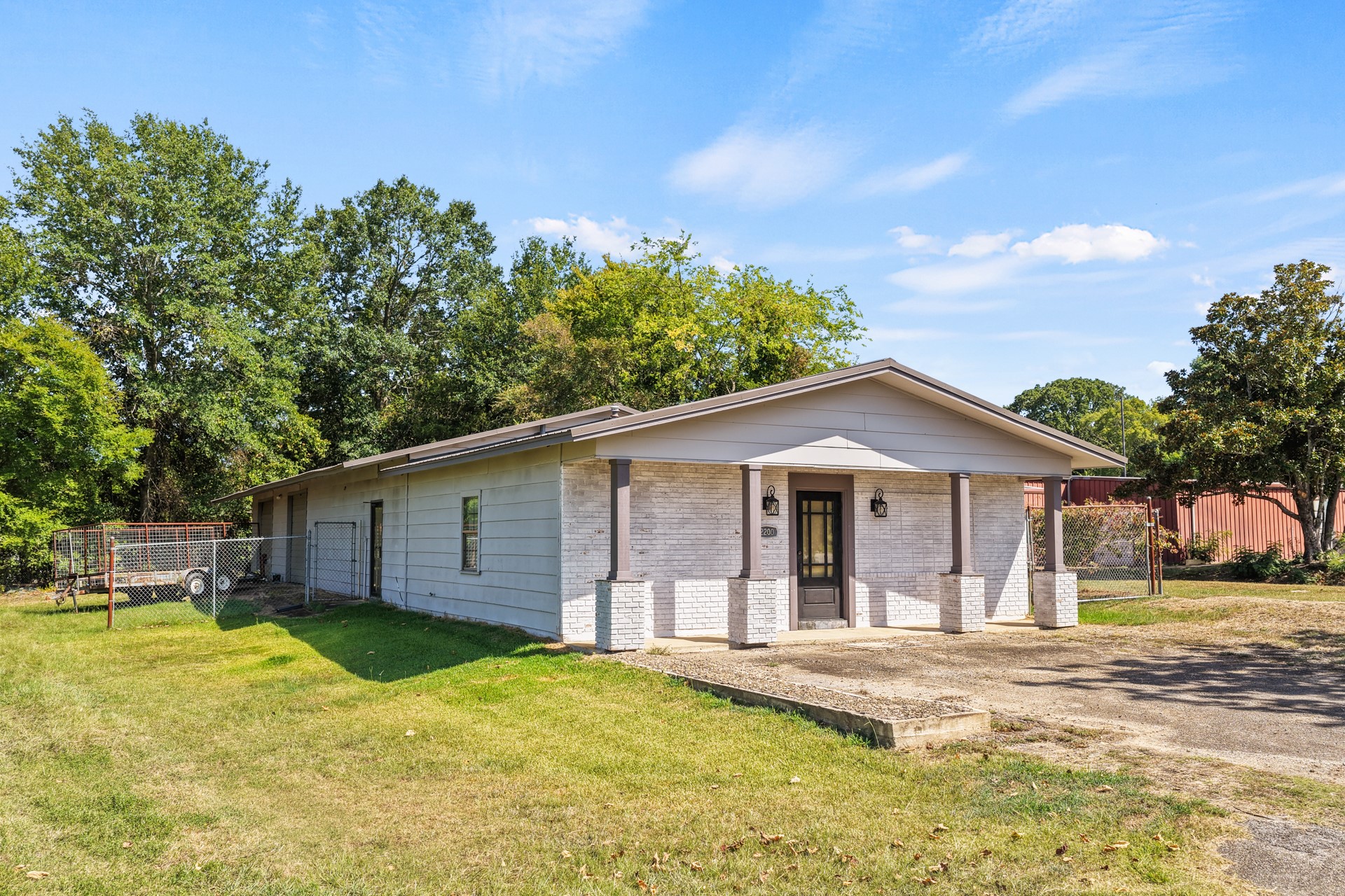 2200 N Washington