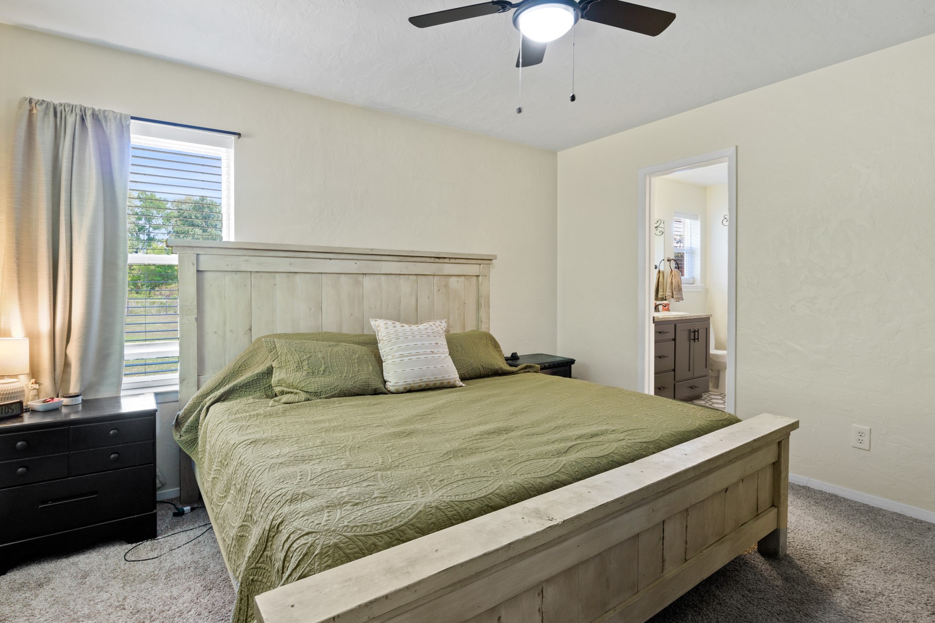 380 N Frontage Rd