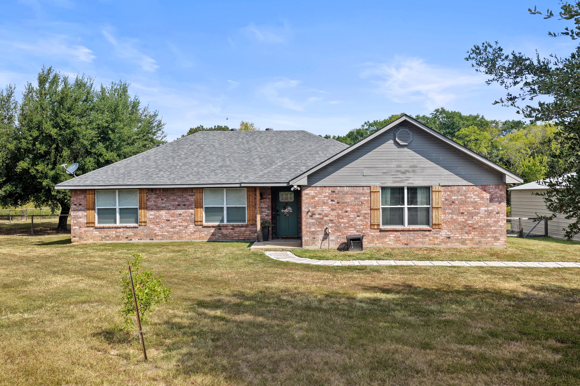 380 N Frontage Rd