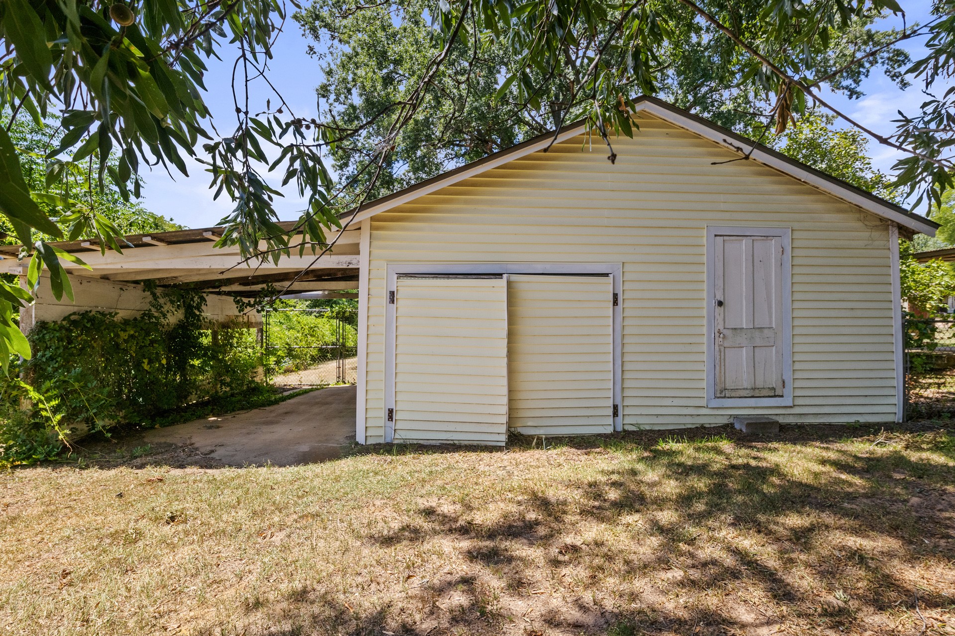 411 ELLIS