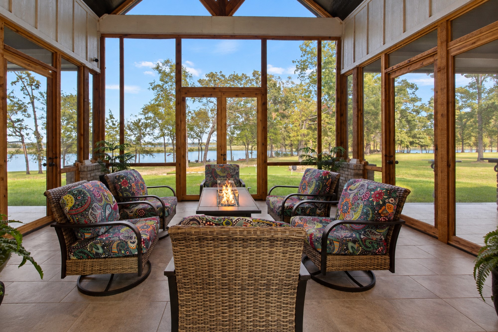 453 Private Road 2712