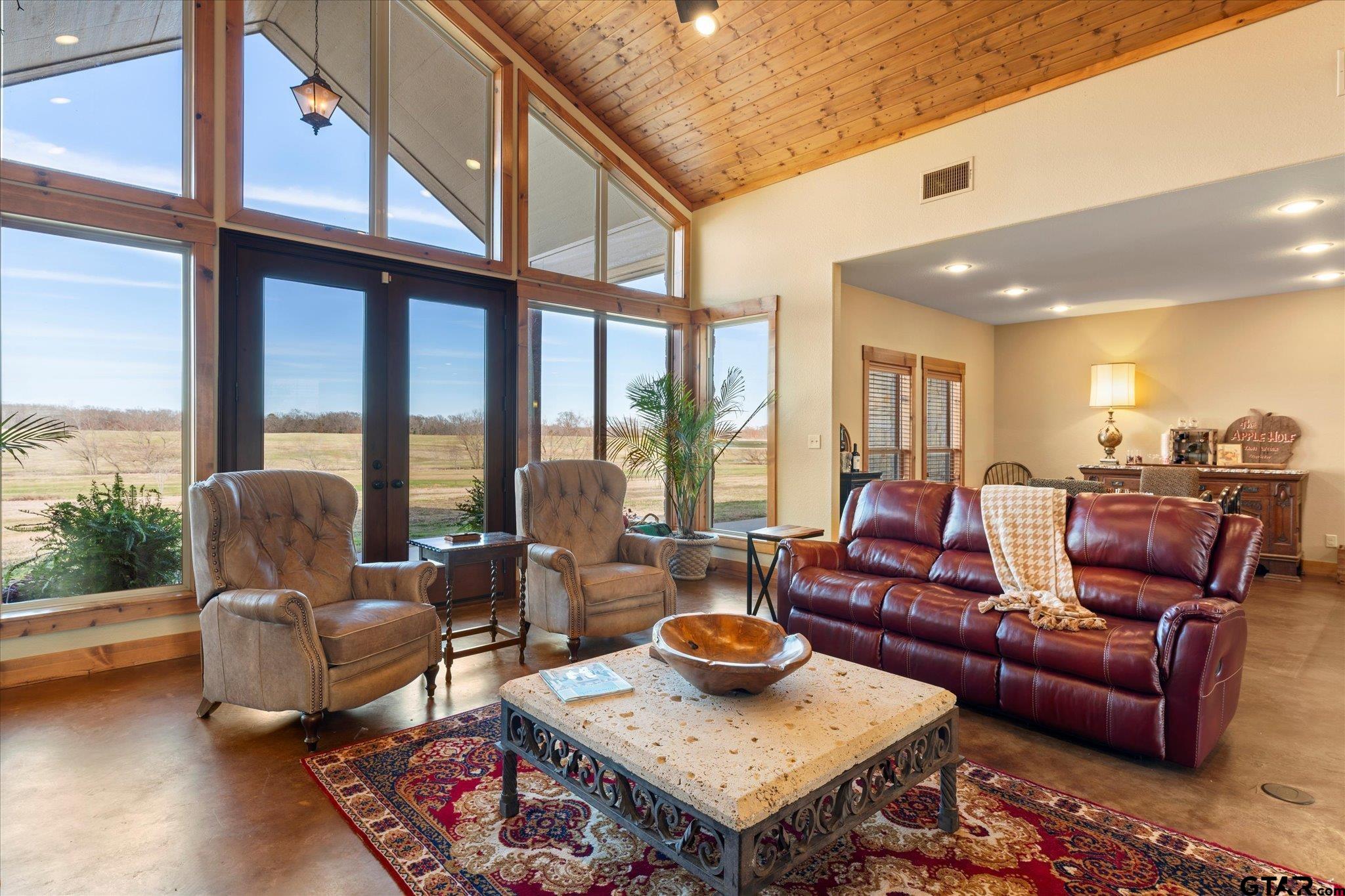 240 Private Road 1613